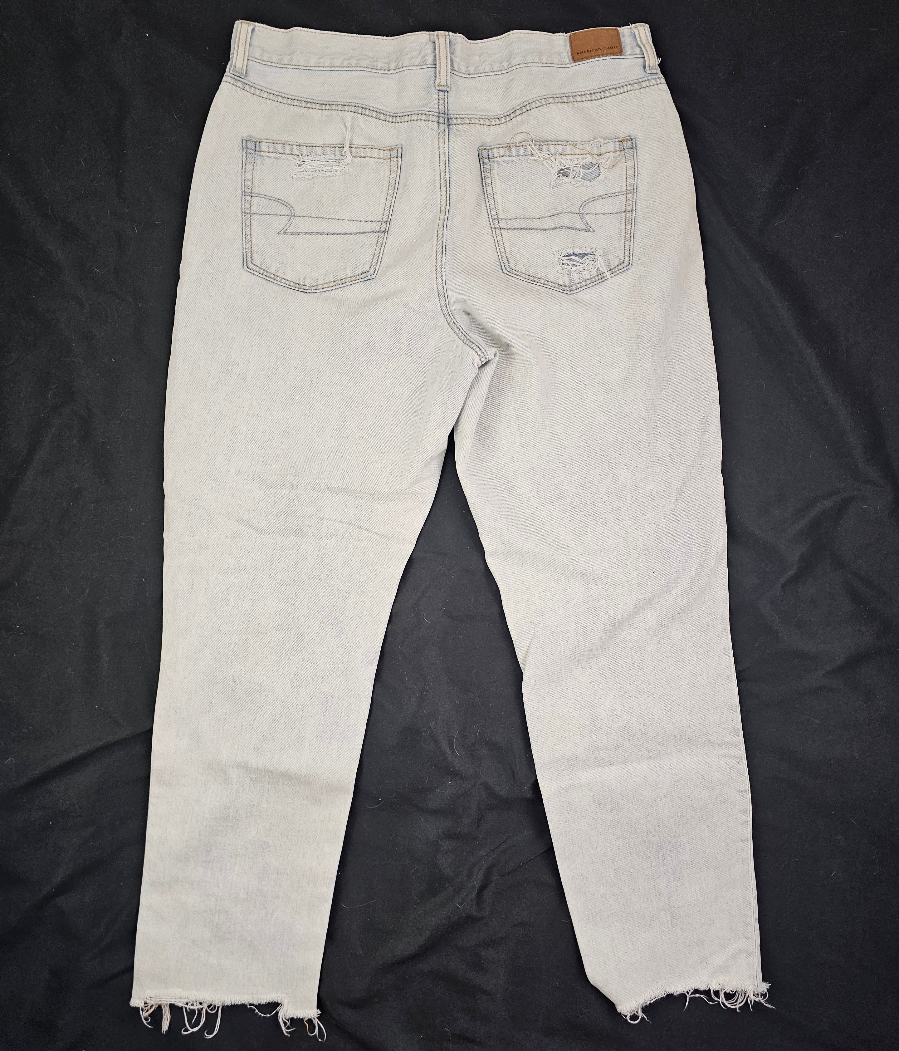 American Eagle Outfitters American Eagle Mom Jean Distressed Light Wash Women's 12 Size 36" / US 14 / IT 50 - 2 Thumbnail