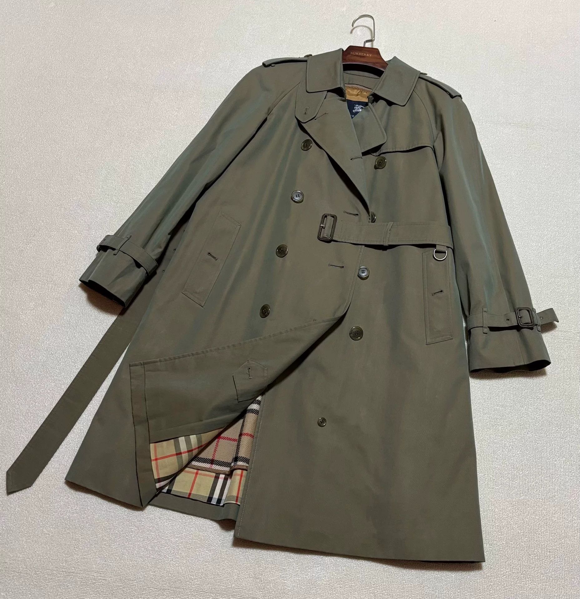 Burberry Burberry Women's Trench Coat Size M / US 6-8 / IT 42-44 - 1 Thumbnail