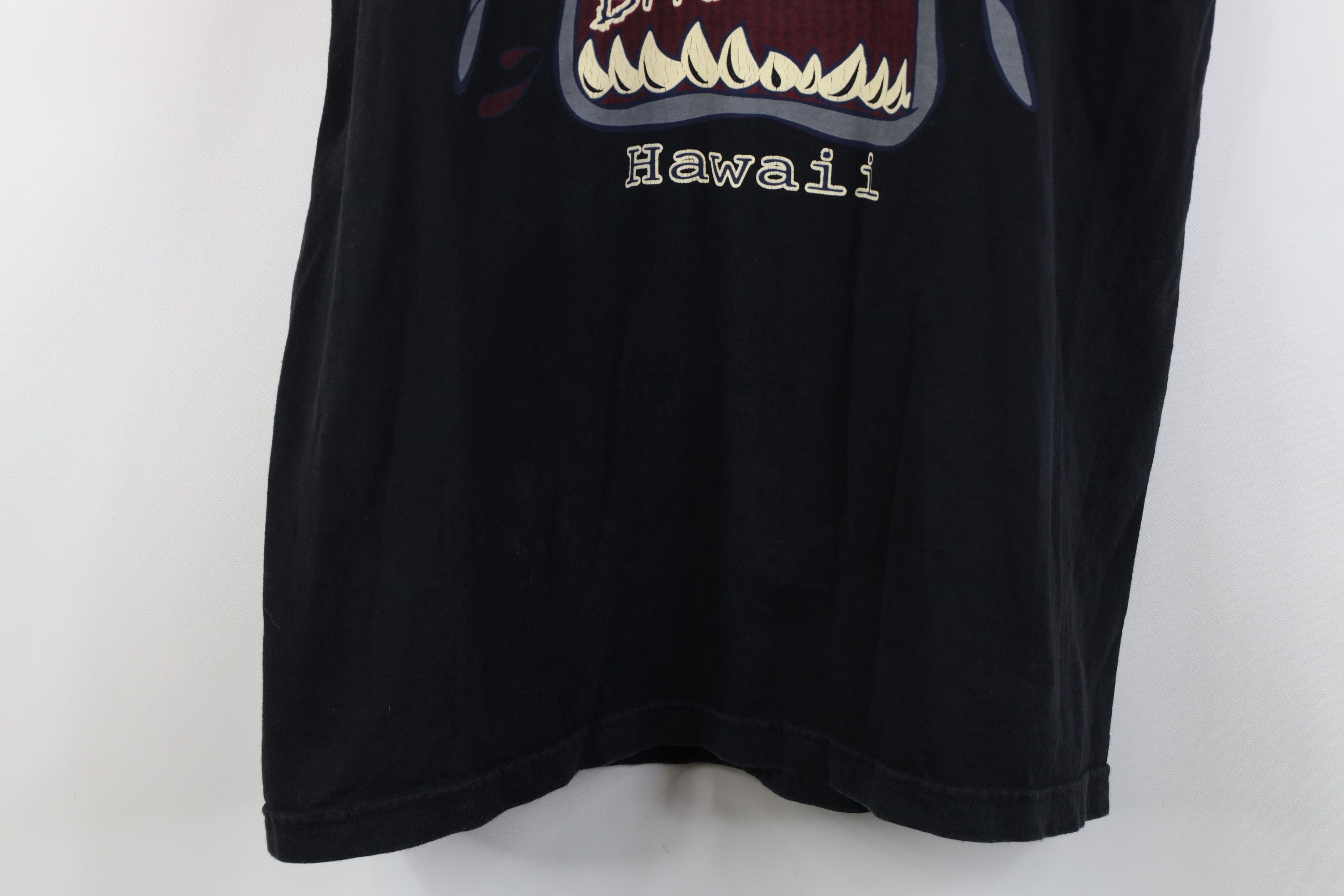 Vintage Vintage 90s Streetwear Shark Bite Me Hawaii Tank Top T-Shirt Size US L / EU 52-54 / 3 - 14 Thumbnail