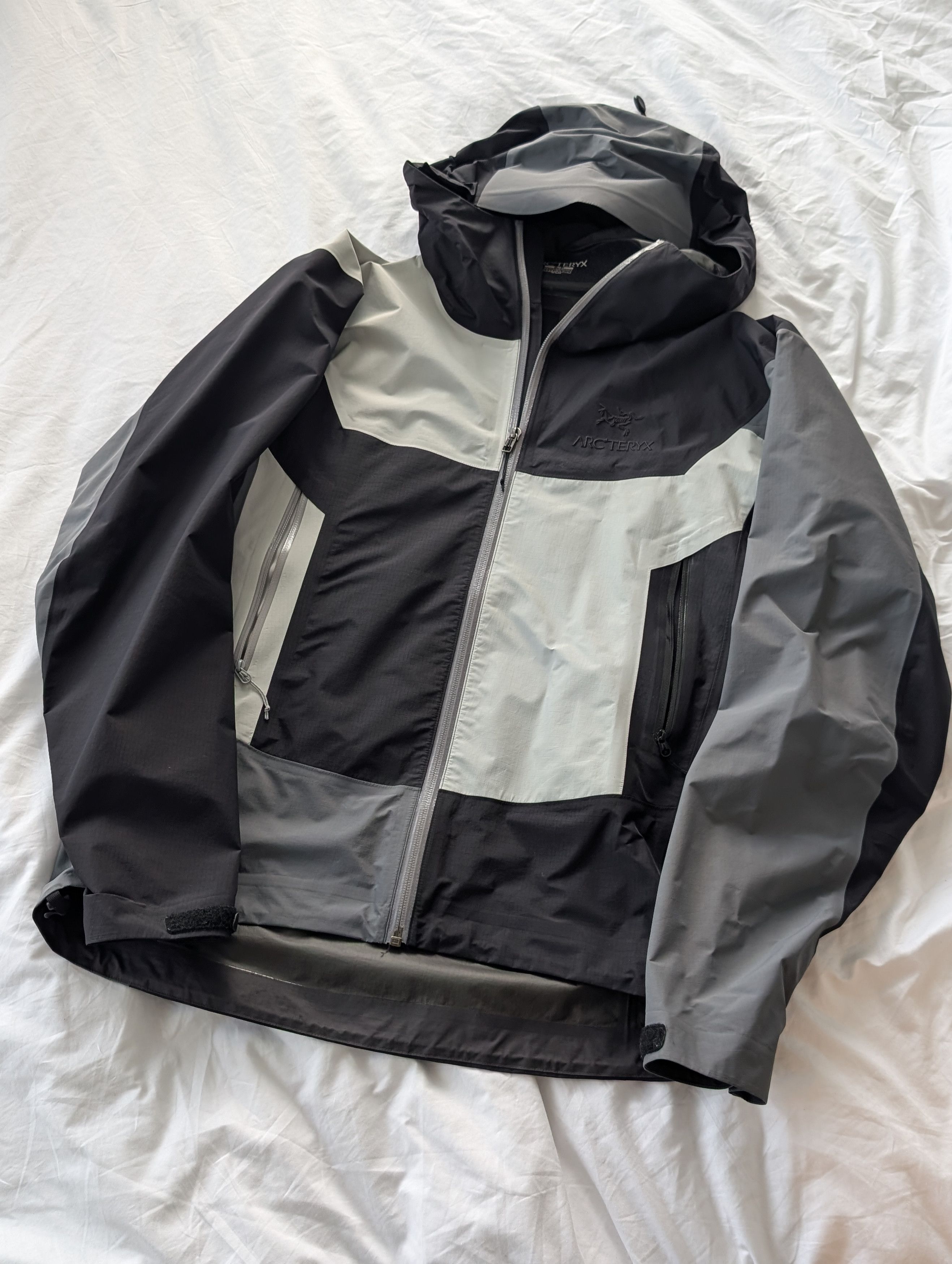ARC'TERYX /BEAMSコラボ ブラック/グレー ARC'TERYX × BEAMS のご紹介 第二弾です！｜ビームス 銀座｜BEAMS