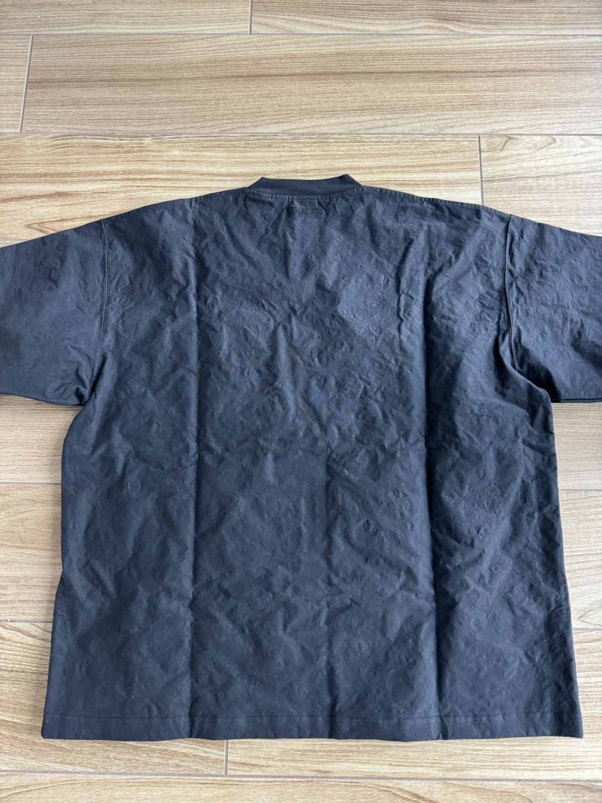 Vetements VETEMENTS Metalized Wrinkled 'Not Mom's Favorite' T-shirt Size US L / EU 52-54 / 3 - 17 Thumbnail