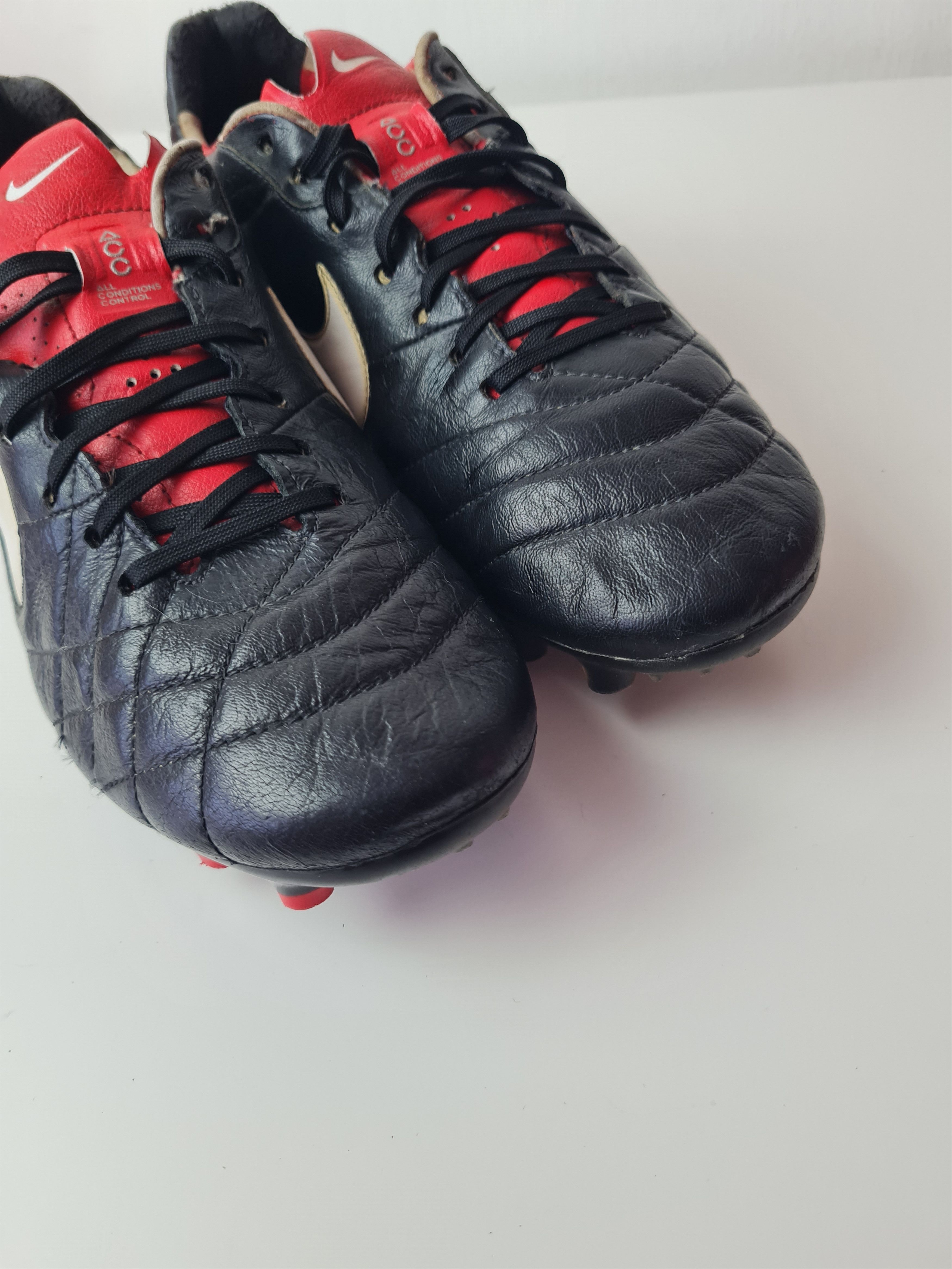 Nike Football cleats boots 2012 454309-010 NIKE TIEMPO MYSTIC Size US 9 / EU 42 - 22 Thumbnail