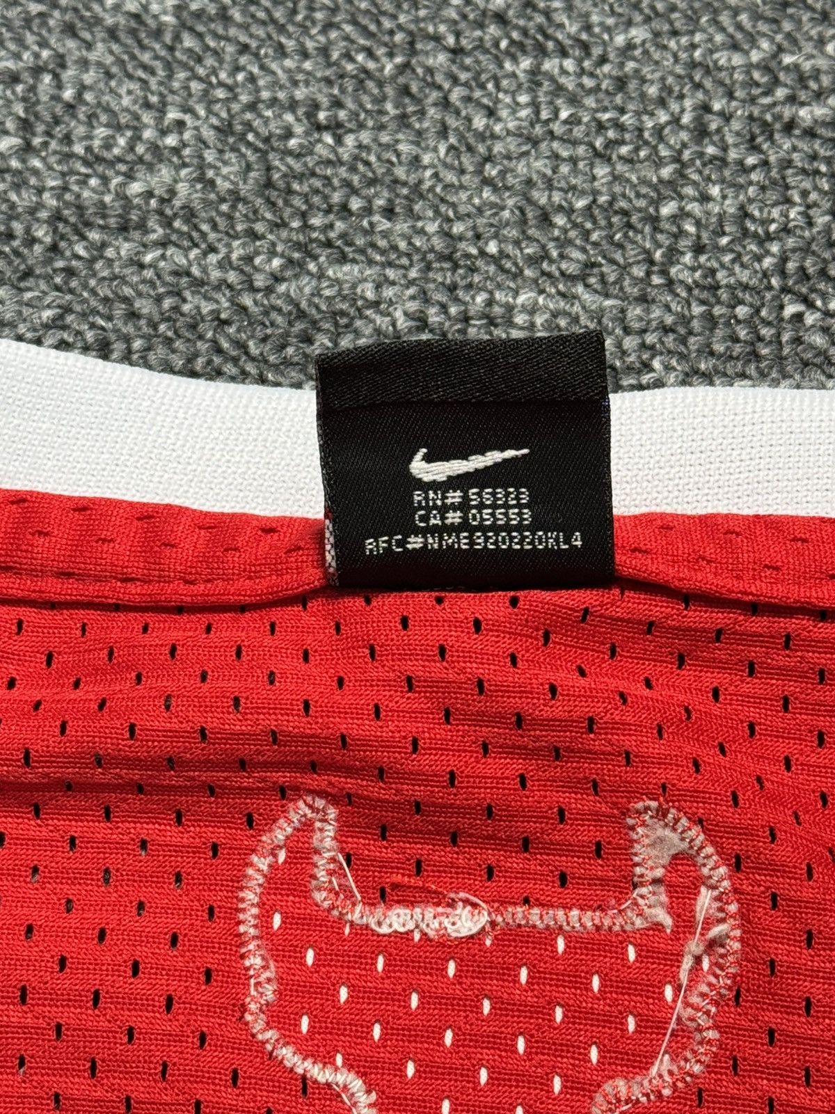 Nike Vintage Nike Bulls Jordan #23 Jersey Size S Red +2 Length Size US S / EU 44-46 / 1 - 7 Thumbnail