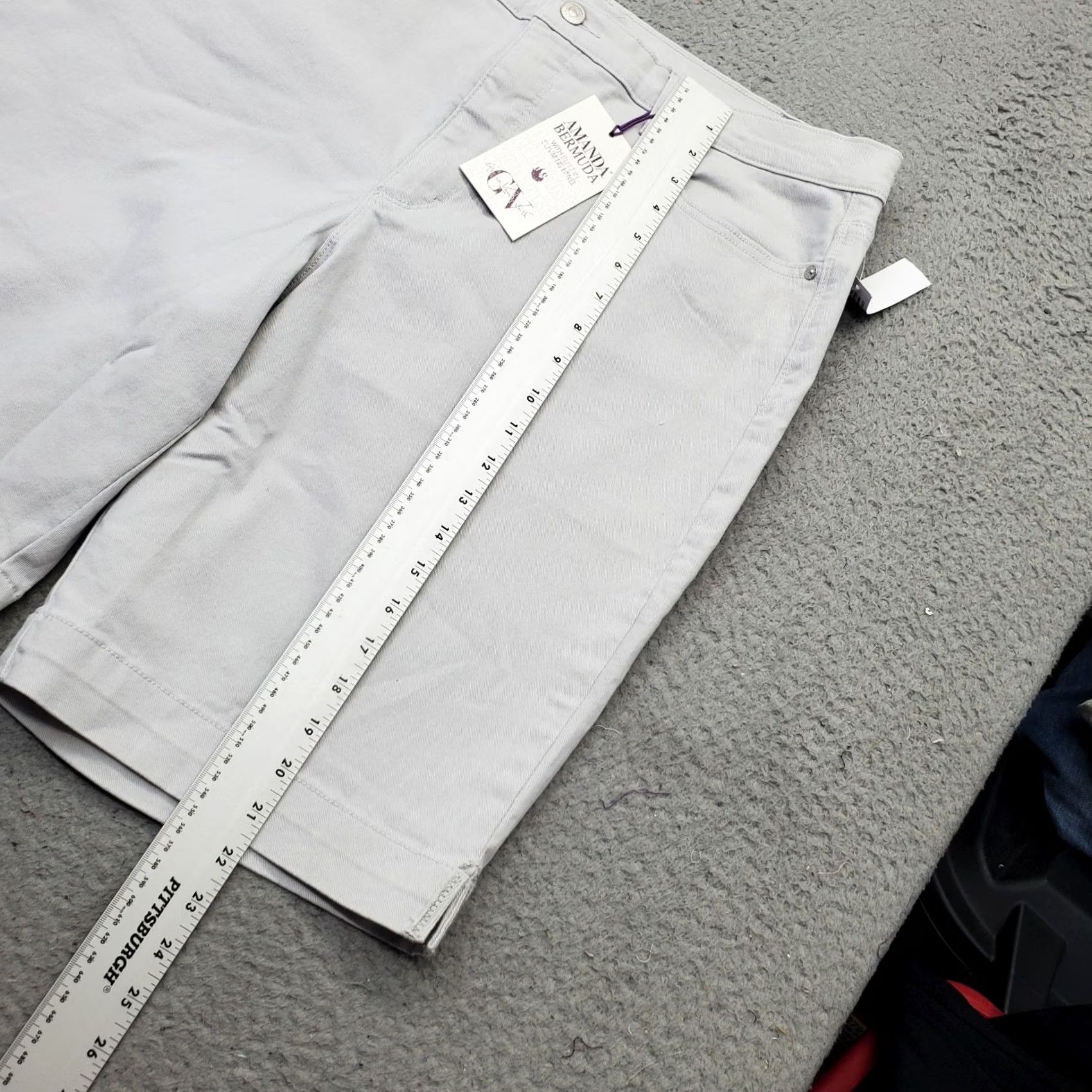 Gloria Vanderbilt Gloria Vanderbilt Womens Bermuda Shorts 18 Gray Stretch Slimming Panel 5-Pocket Denim Casual 90s Theme not applicable Size 40" / US 18 - 4 Thumbnail