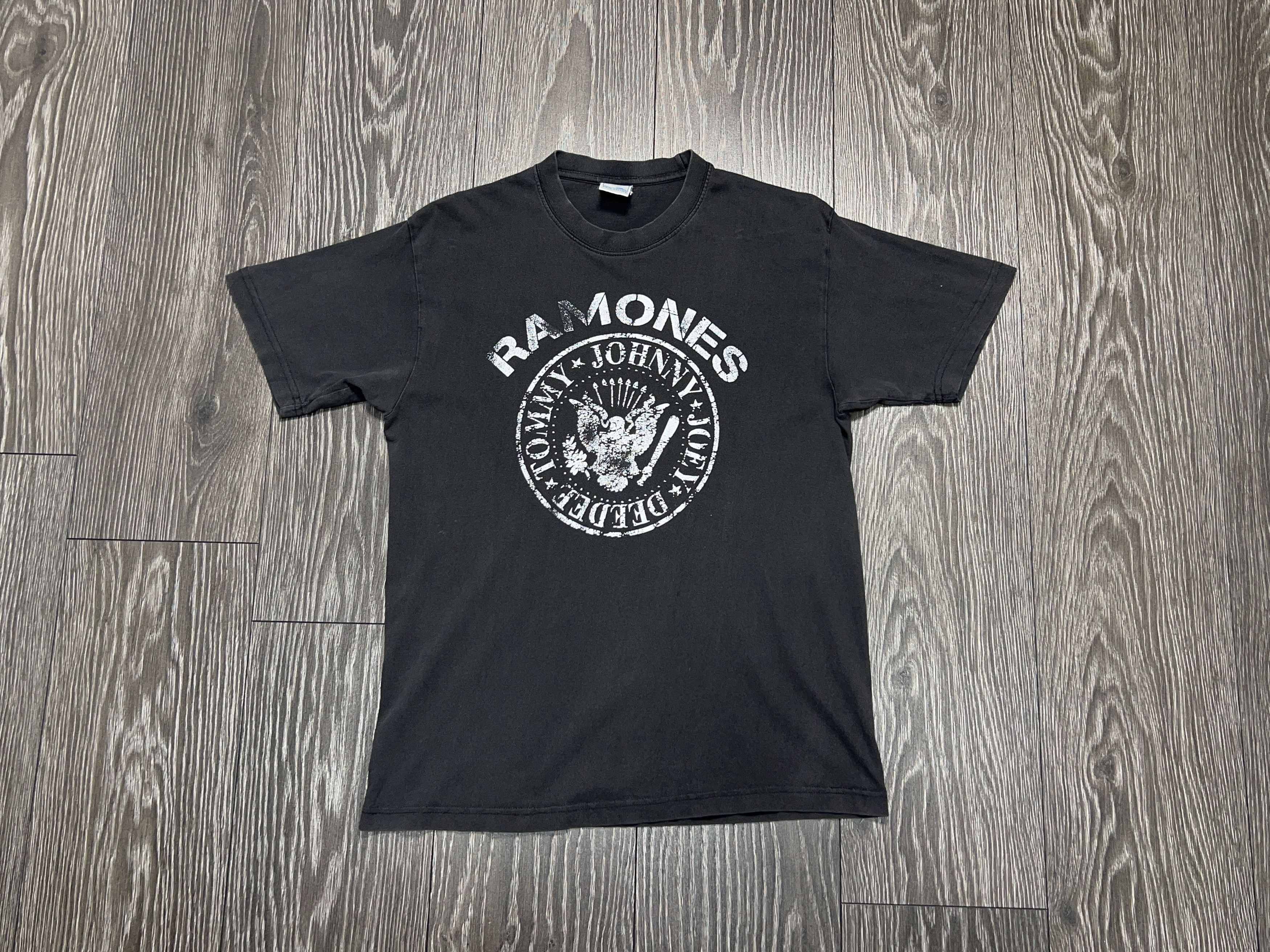 Vintage Mens Ramones Band Rock T Shirt Tee Big Logo Cotton Size M-L Size US M / EU 48-50 / 2 - 1 Thumbnail