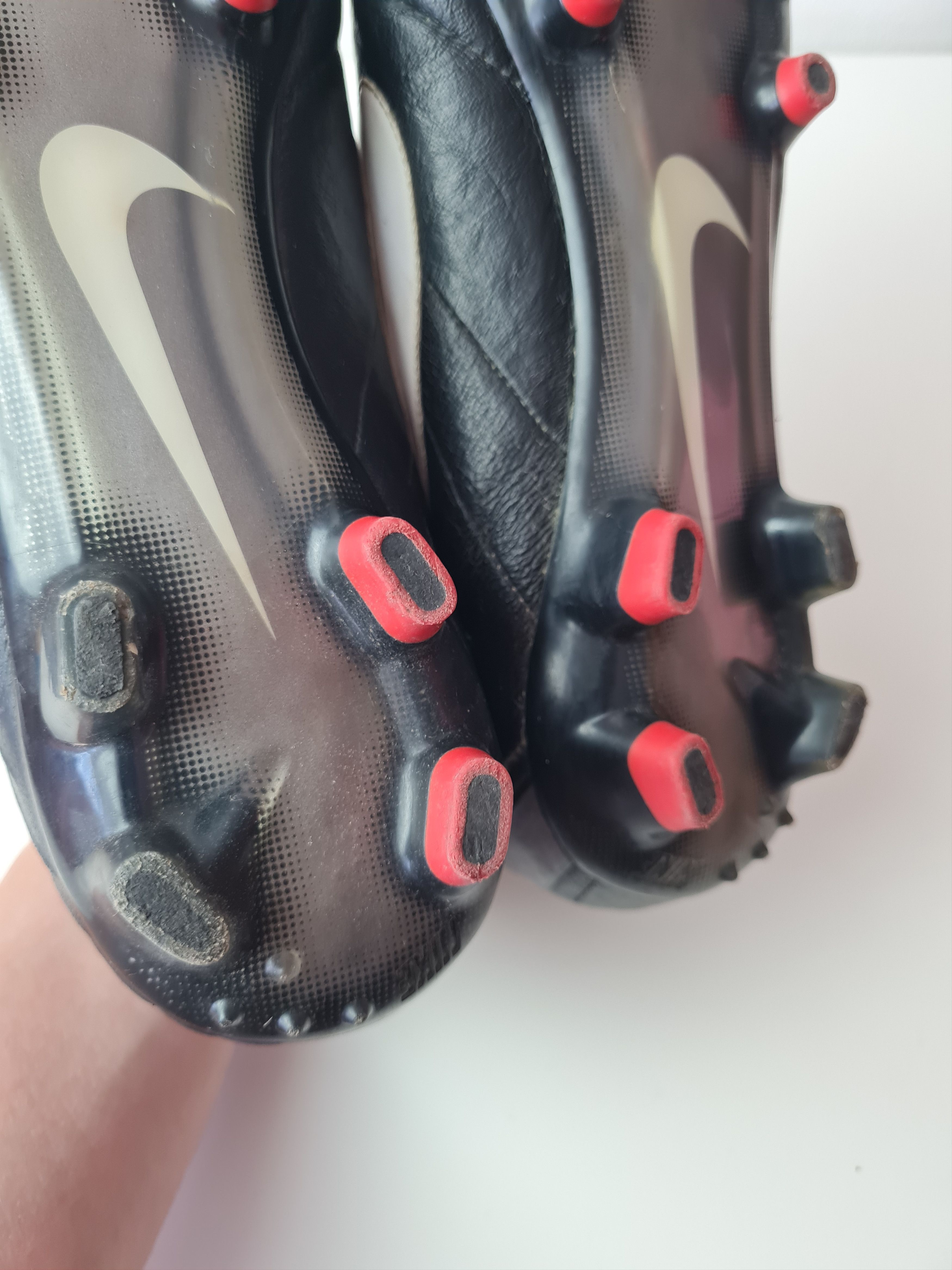Nike Football cleats boots 2012 454309-010 NIKE TIEMPO MYSTIC Size US 9 / EU 42 - 16 Thumbnail