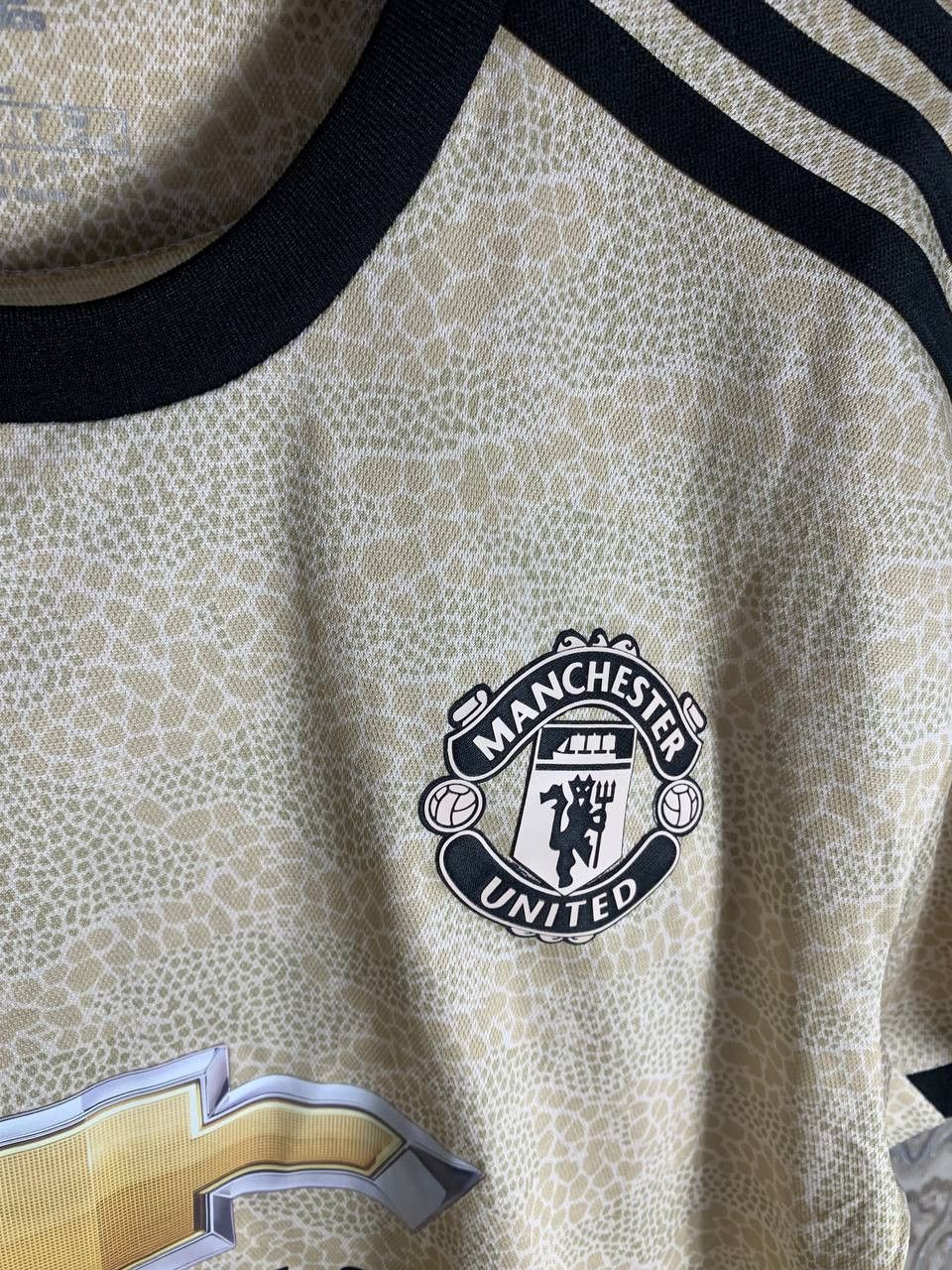 Vintage Very Rare Adidas Manchester United England Soccer Jersey Size US L / EU 52-54 / 3 - 8 Thumbnail