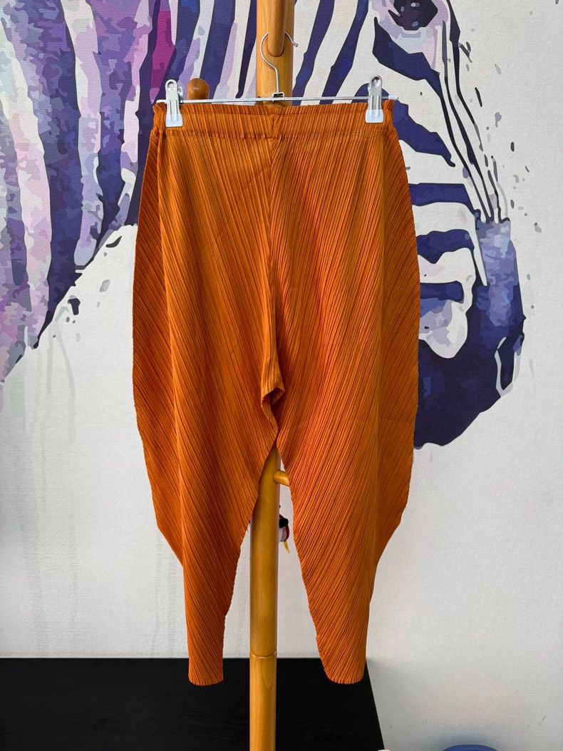 Issey Miyake Issey Miyake size:3 Pumpkin-colored pleated round shaped p Size 23" - 2 Thumbnail