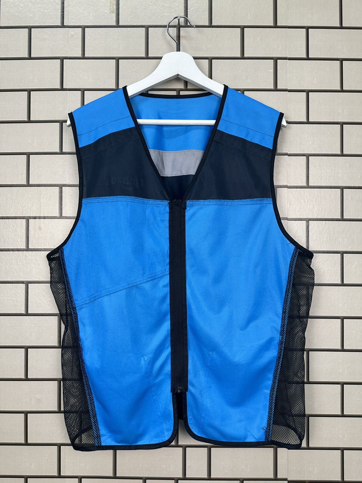 Other Amazon Employee Delivery Driver Reflective Work Vest M/L Size US M / EU 48-50 / 2 - 8 Thumbnail