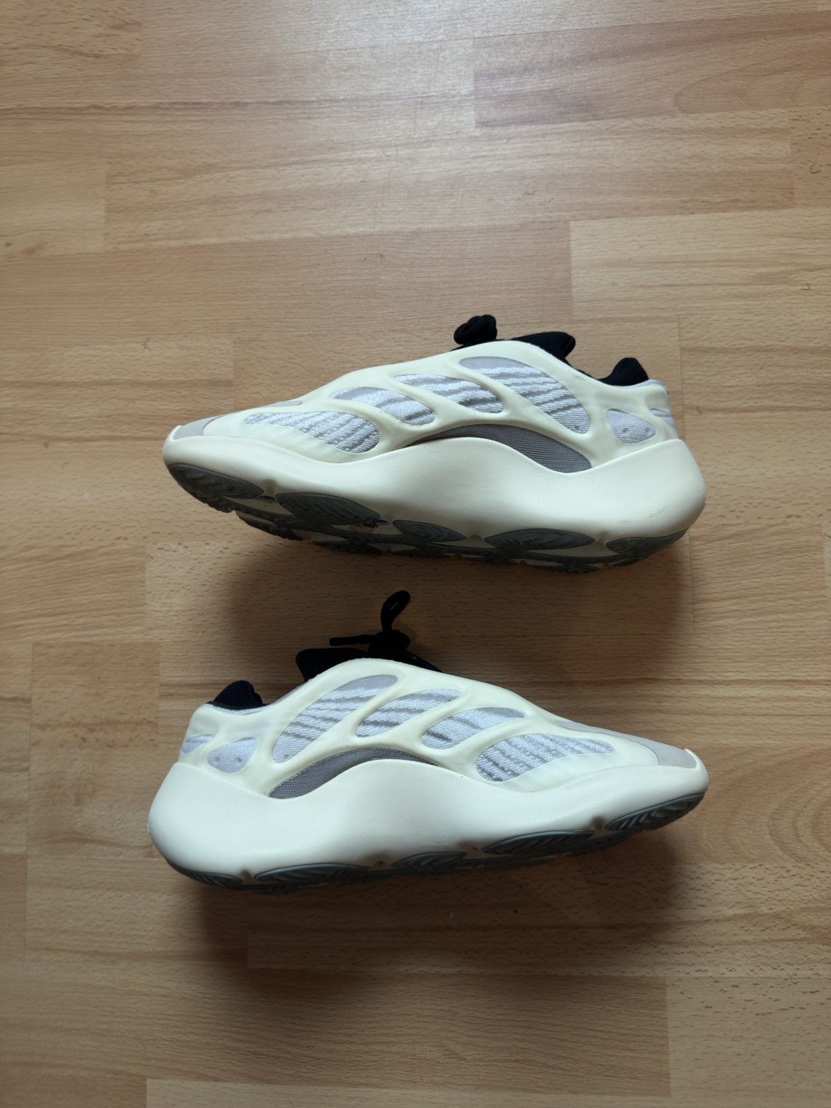Yeezy Yeezy 700v3 Azael Size US 8 / EU 41 - 4 Thumbnail