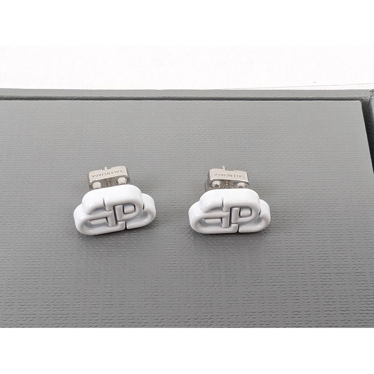 Balenciaga o1rshd1 Q:2 / Size: OS / BB Stud Earrings in White Size ONE SIZE - 3 Thumbnail