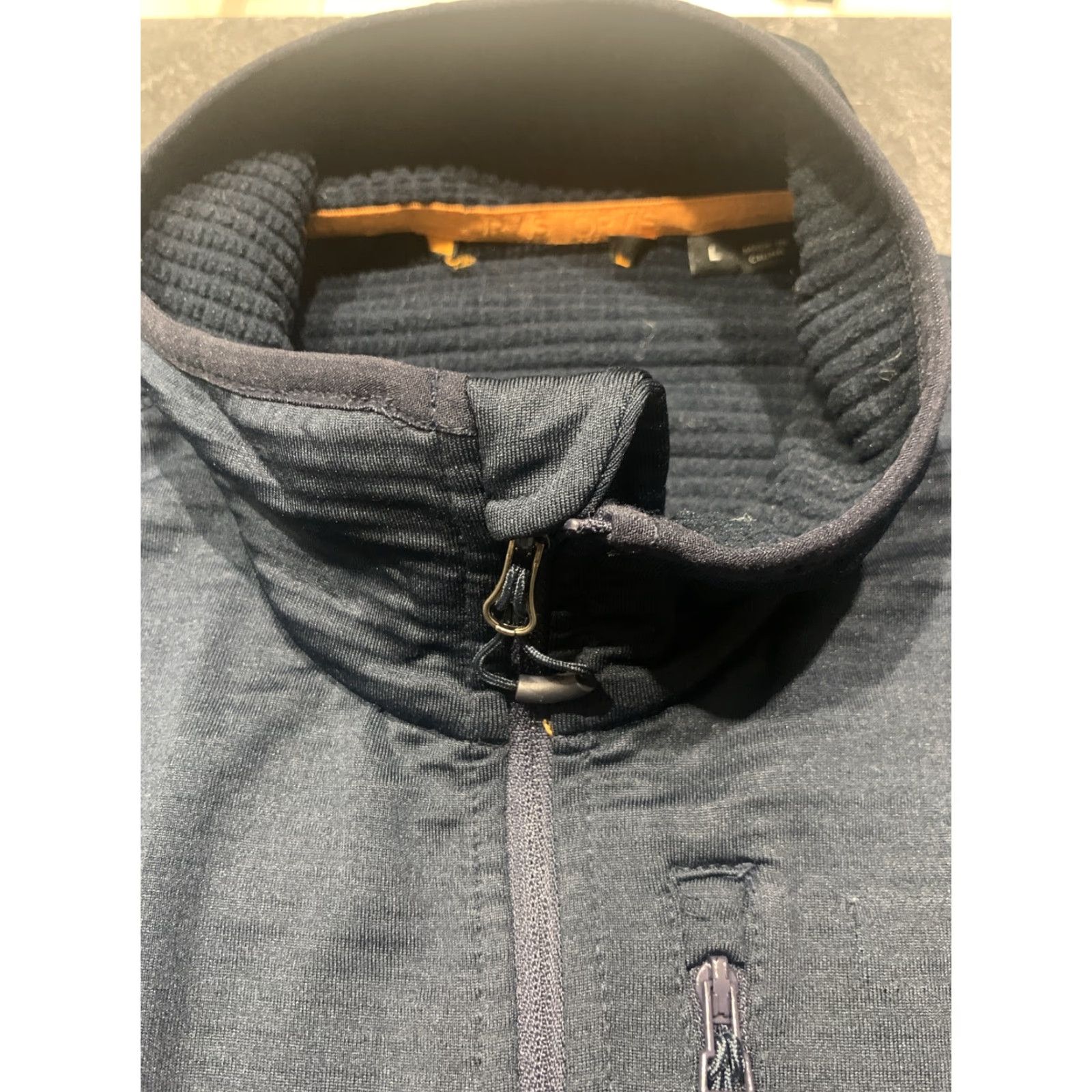 Orvis Orvis Vest Pockets Full Zip Blue Polyester L Large Men's Regular Stand-Up Collar Style Features: Pockets Jacket/Coat Length Mid-Length Zipper Closure Size US L / EU 52-54 / 3 - 5 Thumbnail