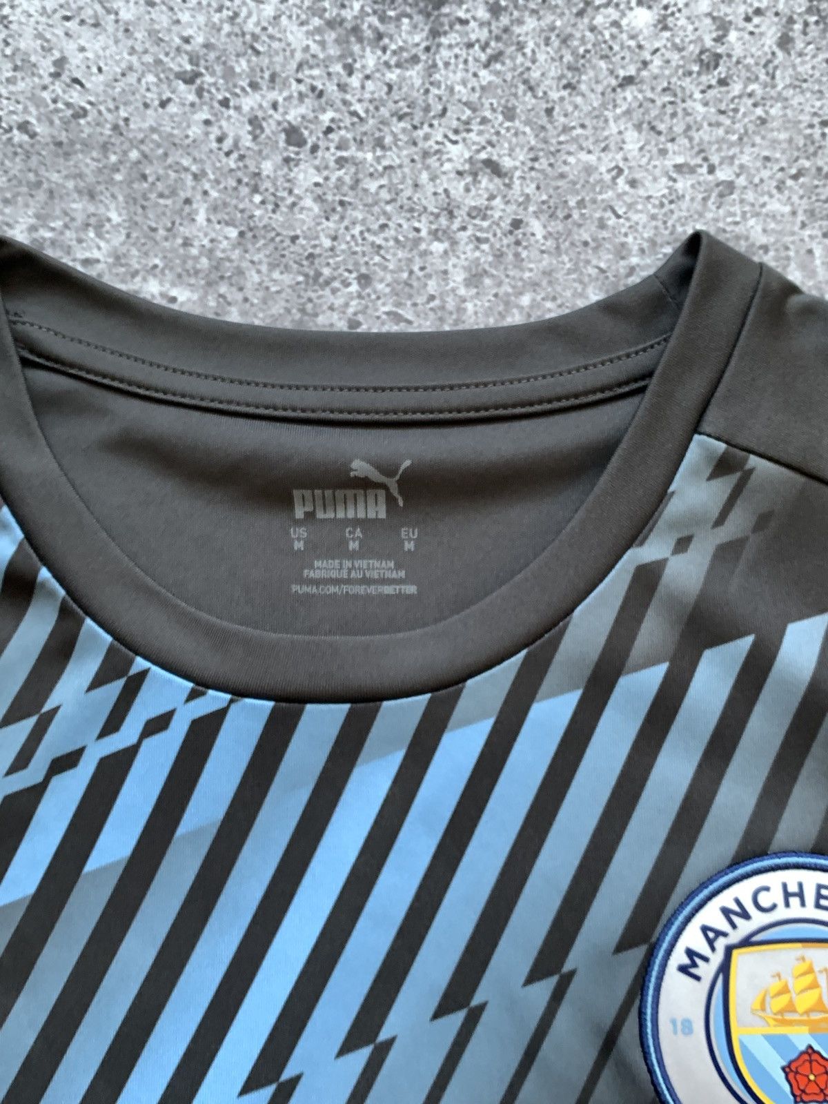 Puma 🔥PUMA MANCHESTER CITY TRAINING BLOCKCORE SOCCER JERSEY Size US M / EU 48-50 / 2 - 7 Thumbnail