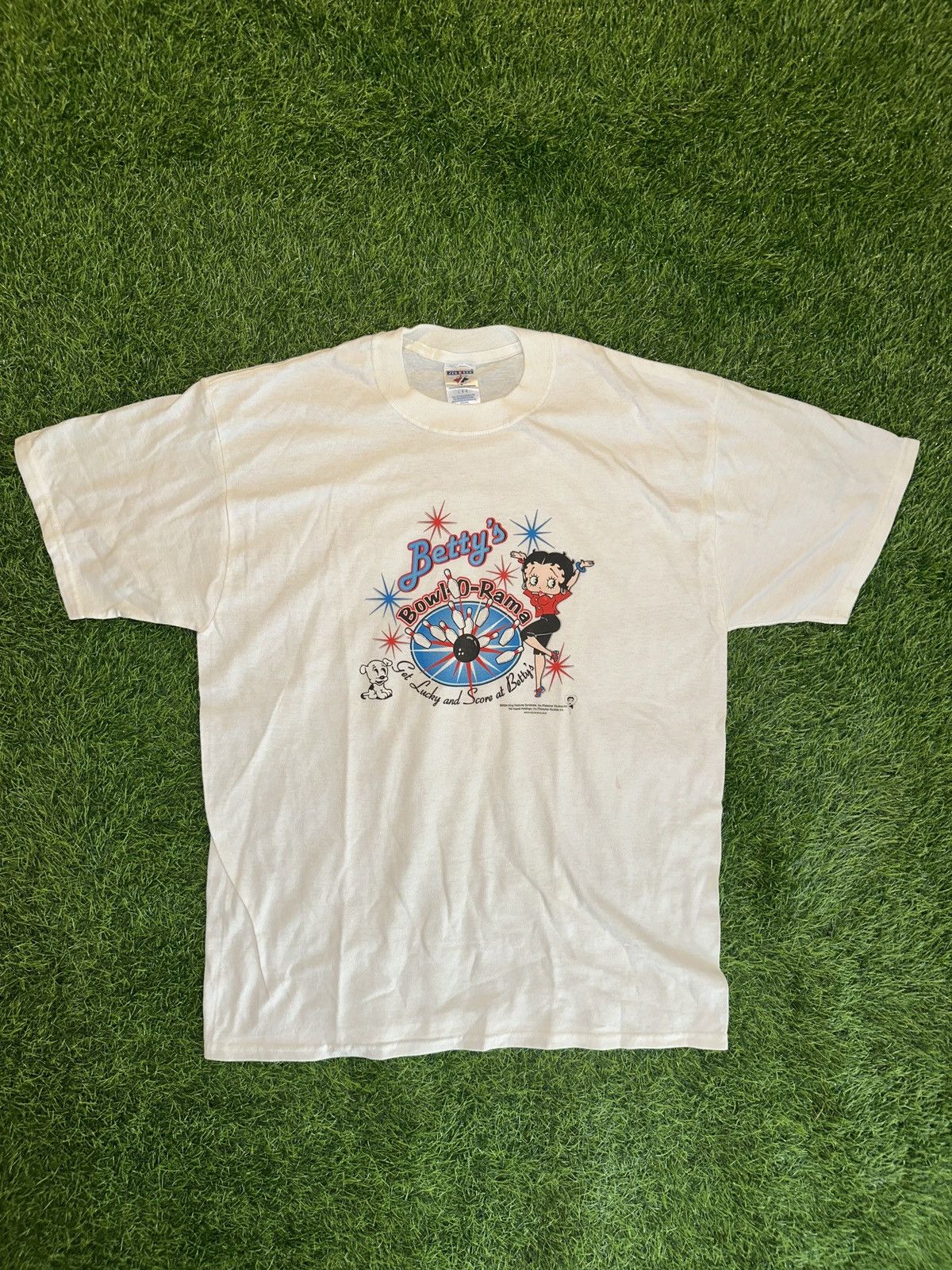 Vintage Vintage 2004 betty boop bowl o rama tee shirt size Large Size US L / EU 52-54 / 3 - 1 Thumbnail