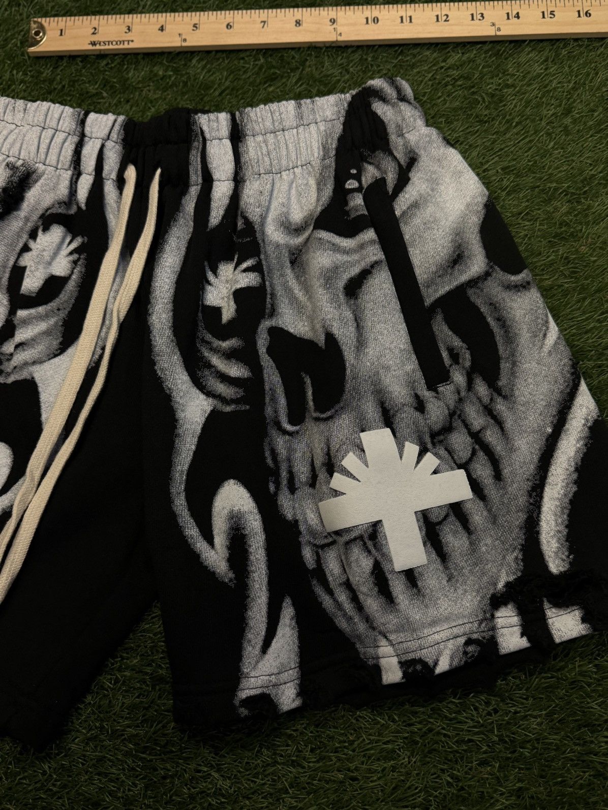 Vertabrae Vertabrae Skeleton Shorts Black White Size S (NEW) Size US 27 - 2 Thumbnail