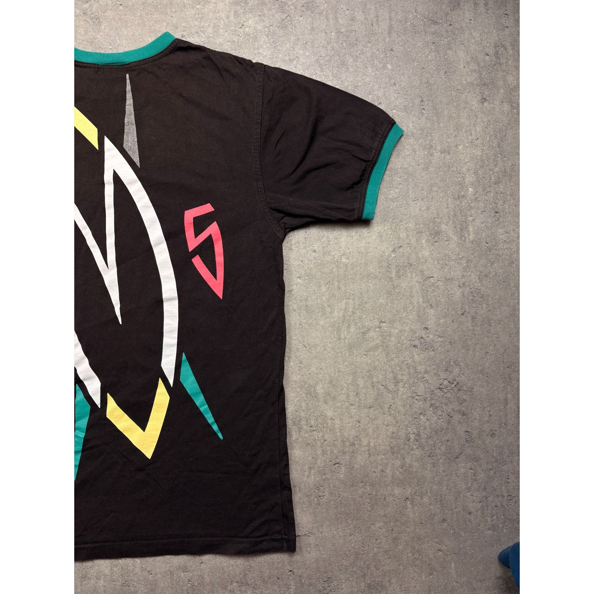 Adidas Vintage 90s Adidas Trefoil Graphic T-Shirt - Rare Abstract D Size US M / EU 48-50 / 2 - 7 Thumbnail