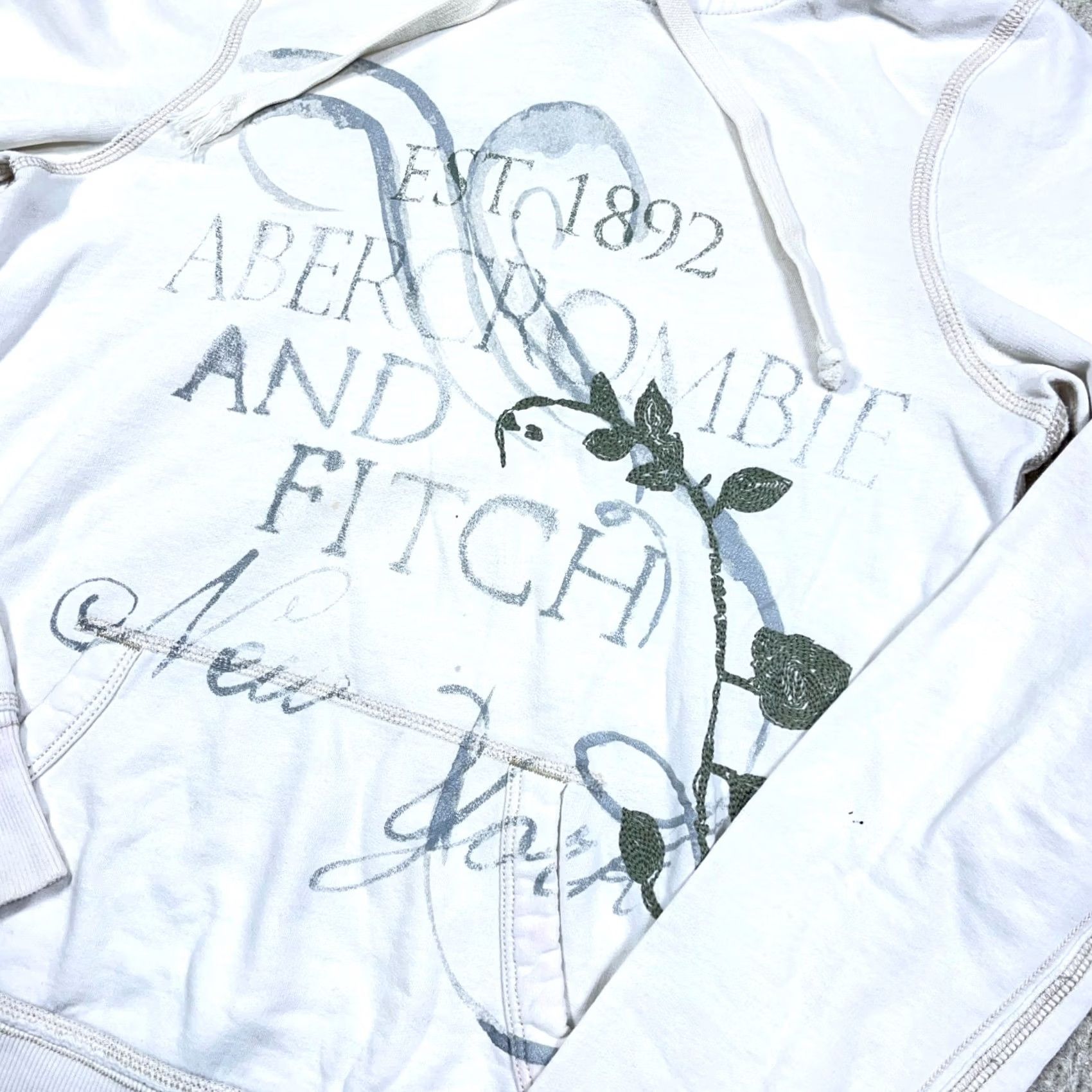 Abercrombie & Fitch Vintage Abercrombie & Fitch Hoodie Women M White Logo Pullover Fashion Sweatshirt Grunge Size M / US 6-8 / IT 42-44 - 2 Thumbnail