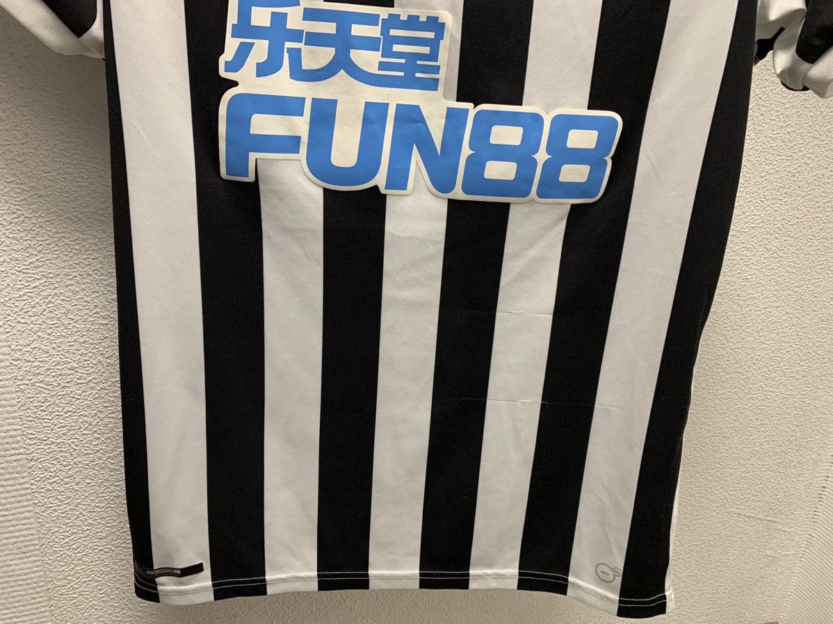 Puma Newcastle puma soccer jersey M Fun88 Size US M / EU 48-50 / 2 - 3 Thumbnail