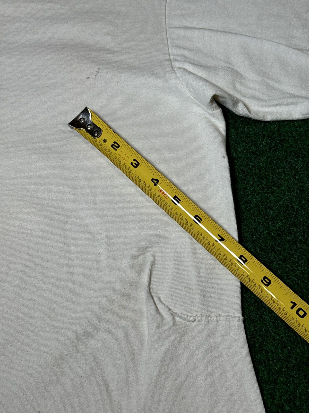 Nutmeg × Vintage Vintage 90s Chicago Bulls Nutmeg Mills Repaired T Shirt Size US L / EU 52-54 / 3 - 9 Thumbnail