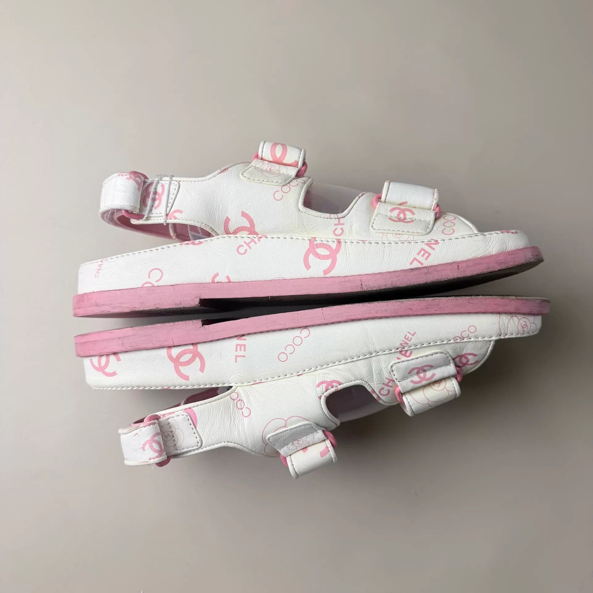 Chanel CHANEL white pink CC all over print sandals 37.5 Size US 7 / IT 37 - 4 Thumbnail