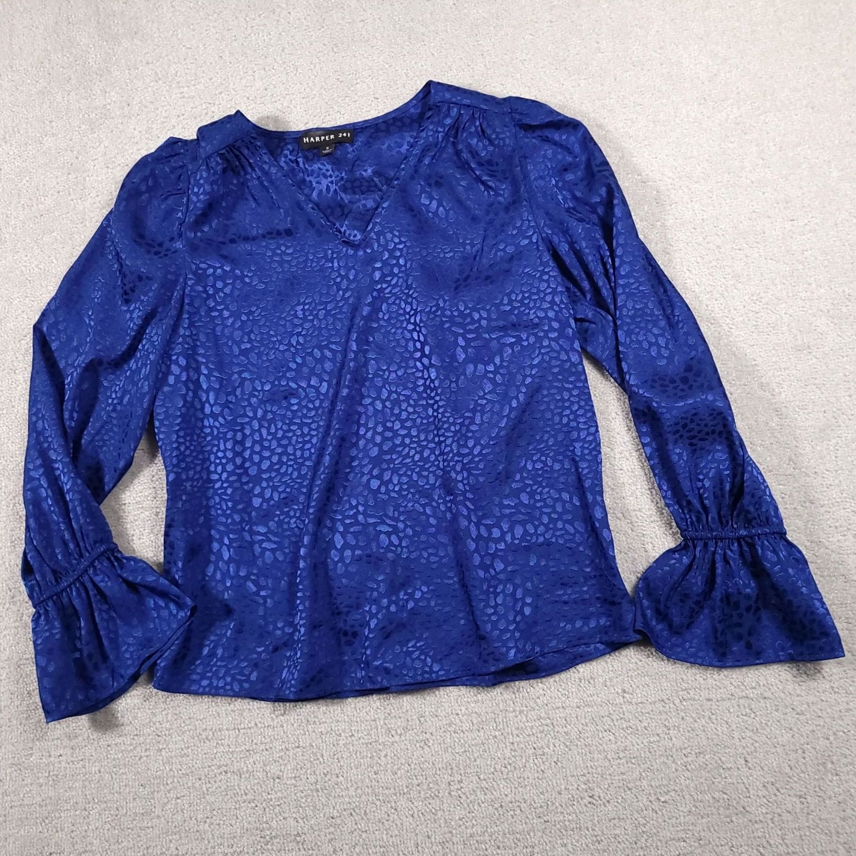 Vintage Harper Leopard Animal Print V-Neck Blouse Women’s Small Blue Flare Sleeve Shirt Size S / US 4 / IT 40 - 2 Thumbnail