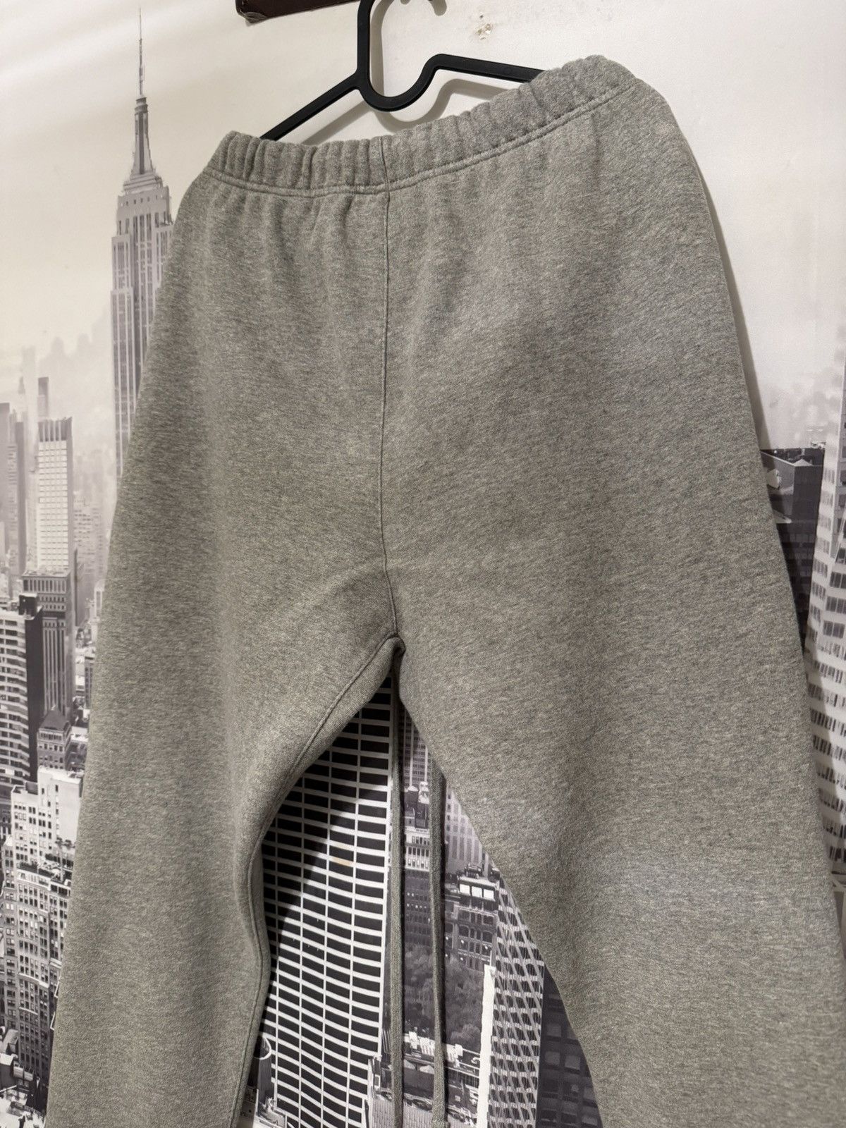 Fear of God 🔥Fear of God Essentials Sweatpants Dark Heather Oatmeal SZ S Size US 32 / EU 48 - 9 Thumbnail