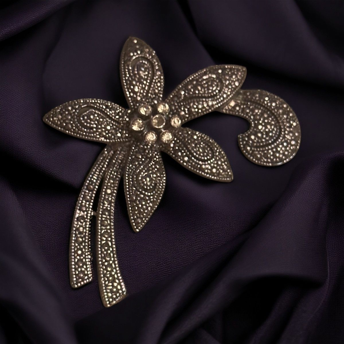 Vintage Gold tone fancy flower marcasite brooch Size ONE SIZE - 1 Thumbnail