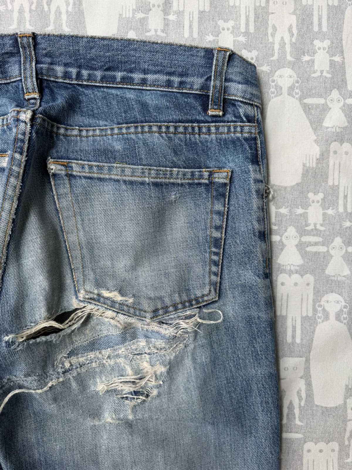 Helmut Lang Helmut Lang 2000 Thrashed Classic Cut Denim Jeans Size US 32 / EU 48 - 9 Thumbnail