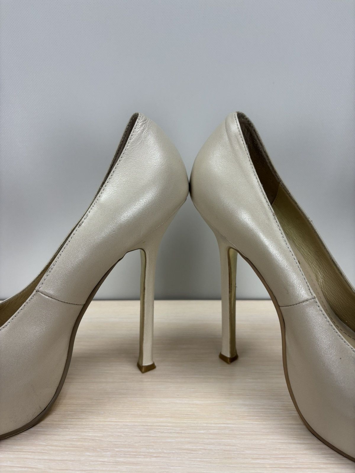 Yves Saint Laurent Womens heels Yves Saint Laurent Size 39 Color Beige Size US 9 / IT 39 - 11 Thumbnail