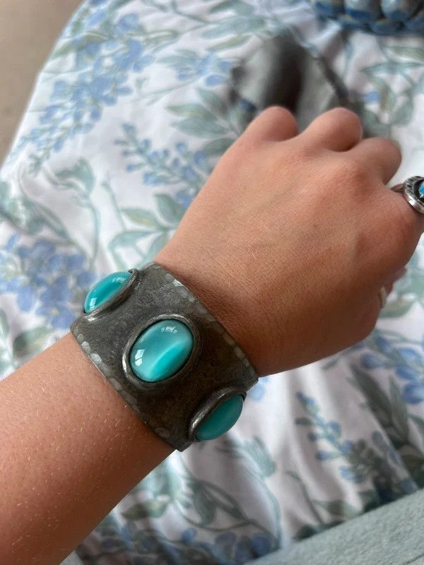 Vintage Vintage bracelet with blue stones Size ONE SIZE - 7 Thumbnail
