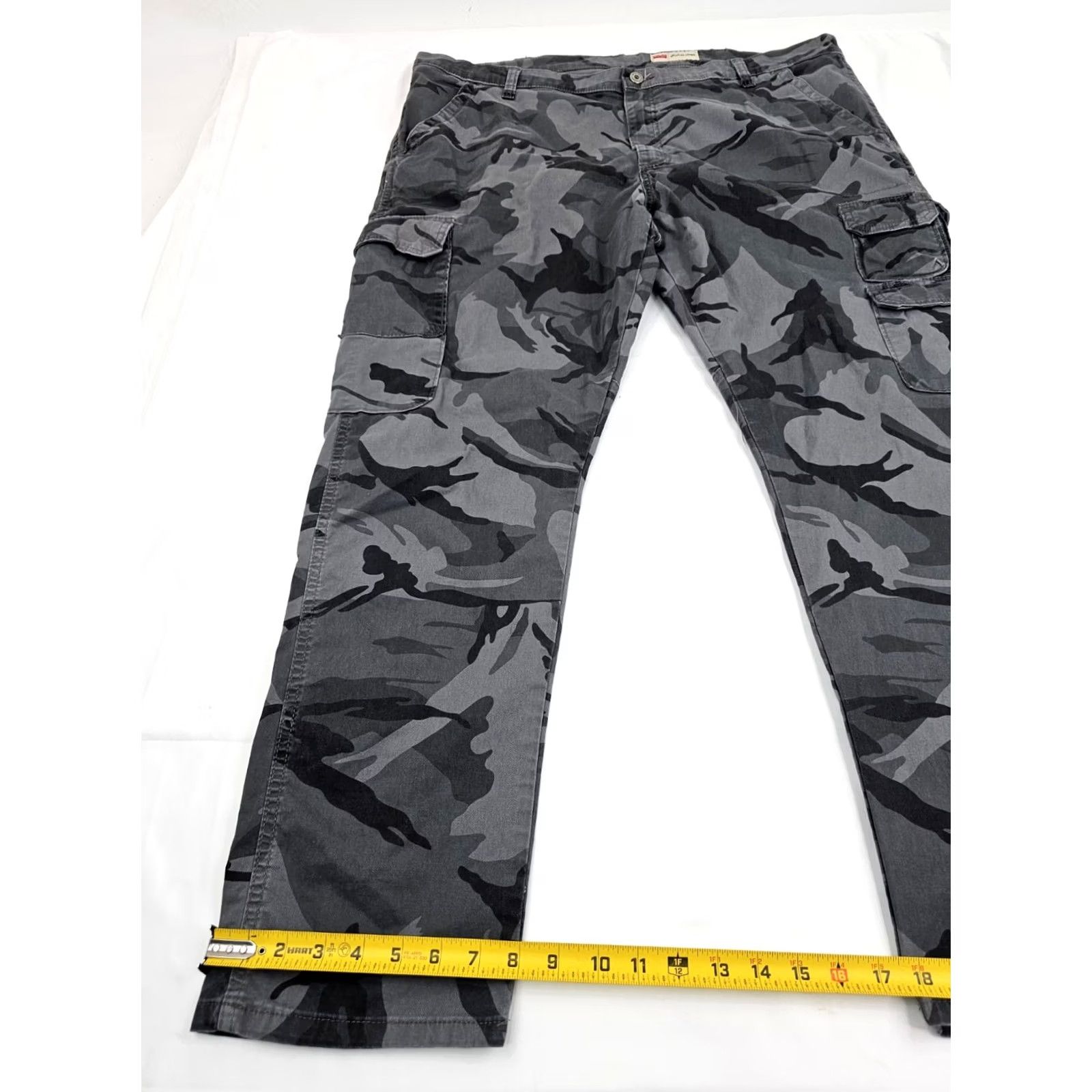 Wrangler Wrangler Cargo Pants Men Regular Taper Camouflage 42x30 90s Y2K EUC Army Hipster Vintage Style Cargo Pocket Cotton Gray Size US 42 / EU 58 - 2 Thumbnail