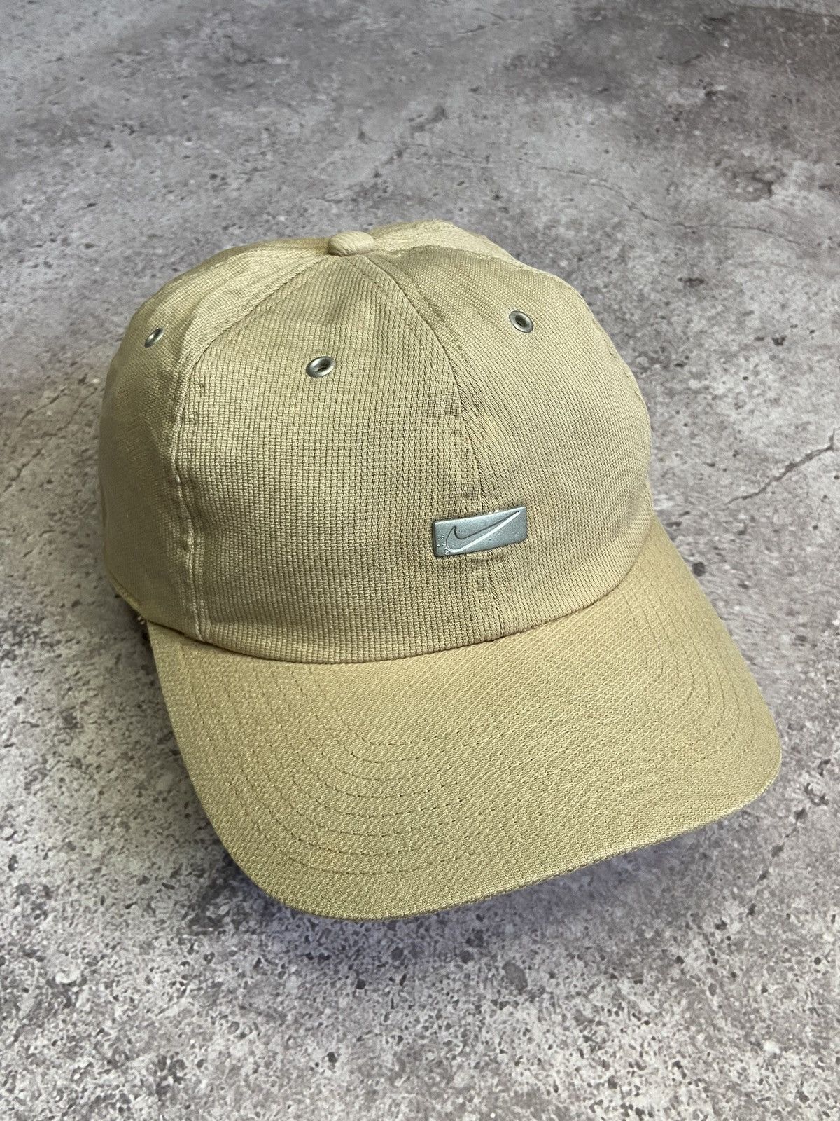 Nike Nike Vintage Beige Cap OS Metal Logo Size ONE SIZE - 1 Thumbnail