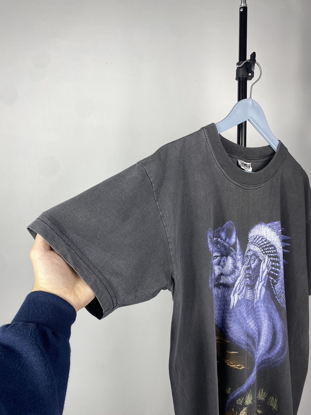 Native × Vintage Vintage 90s USA rare Indian Wolf Faded t-shirt Size US L / EU 52-54 / 3 - 8 Thumbnail