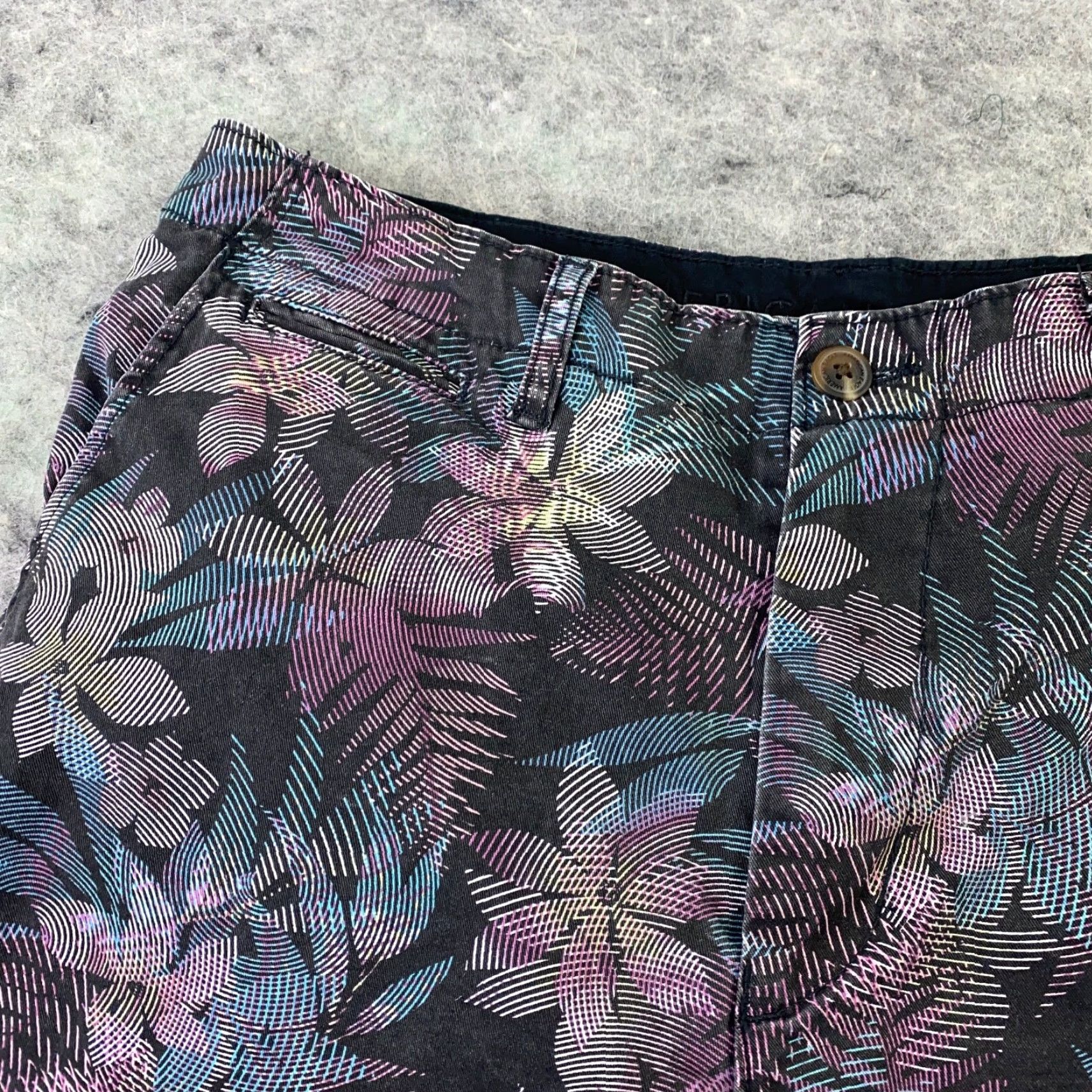 American Eagle Outfitters American Eagle Mens Shorts Bermuda Black Floral Tropical Next Level Flex Size 32 Mens Size US 32 / EU 48 - 3 Thumbnail