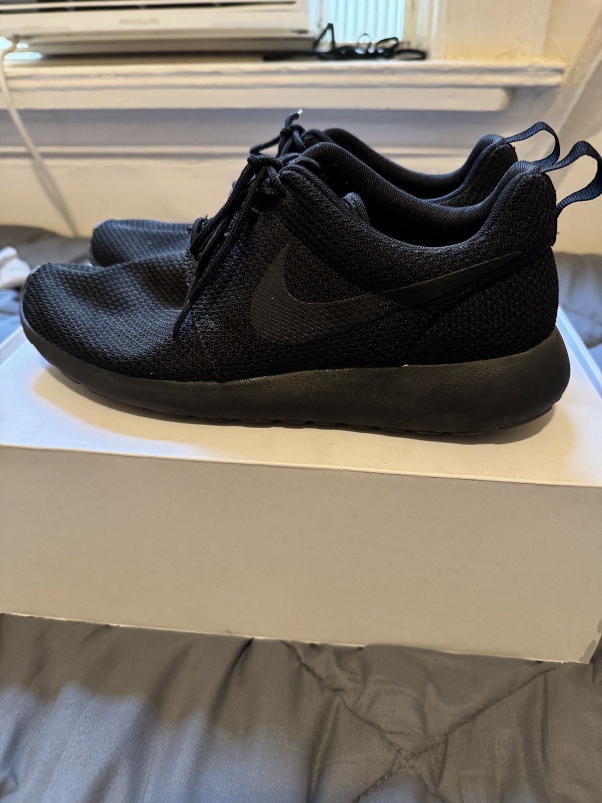 Nike Nike Triple Black Roshe Size US 9.5 / EU 42-43 - 1 Thumbnail