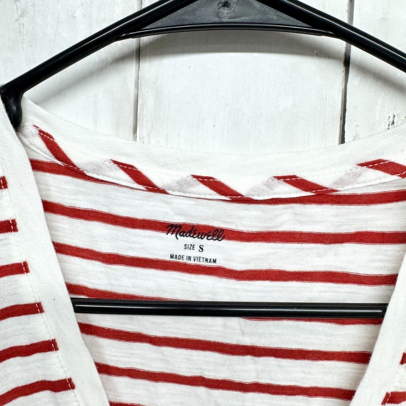 Madewell Madewell Blouse Small VNeck Sleeveless Tank Red White Stripe Size S / US 4 / IT 40 - 2 Thumbnail