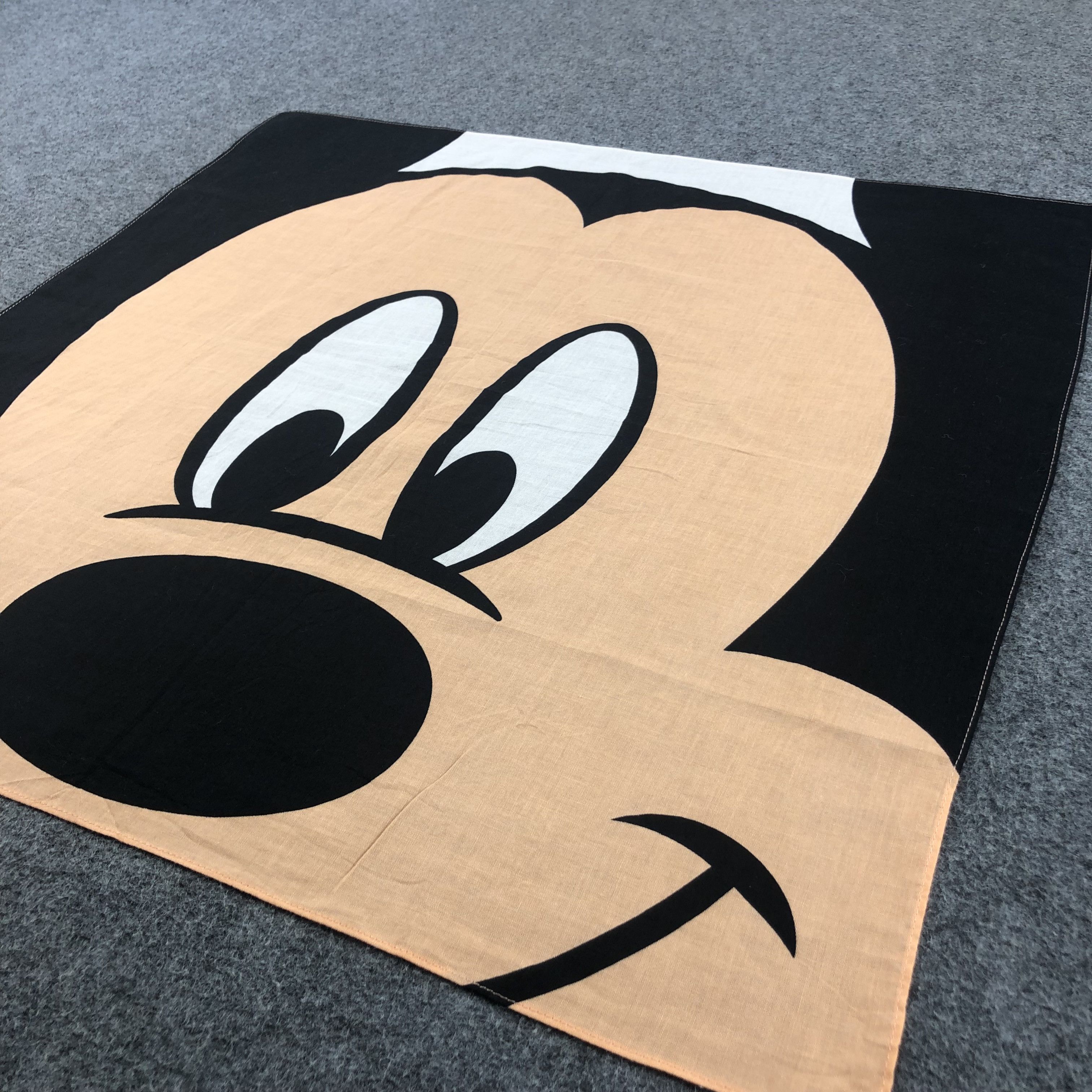 Disney × Mickey Mouse × Vintage Big Mickey Face Handkerchief Neckerchief Bandana X40 Size ONE SIZE - 2 Thumbnail