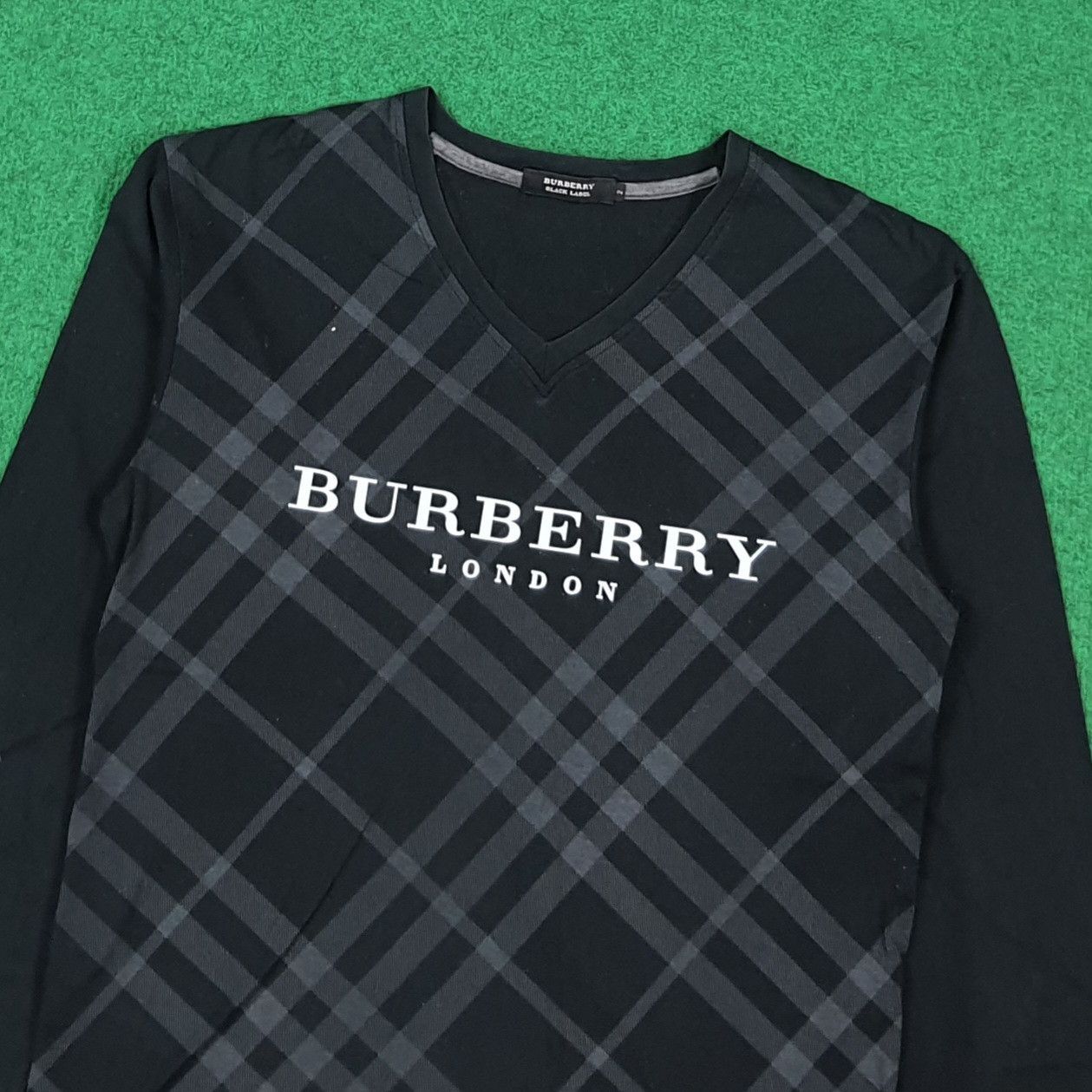 Burberry Vintage Burberry Black Label V Neck Tshirt C294N62 Size S / US 4 / IT 40 - 2 Thumbnail