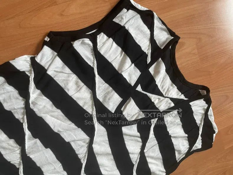 Yohji Yamamoto Yohji Yamamoto V-Neck Ripple Dress Size XS / US 0-2 / IT 36-38 - 1 Thumbnail