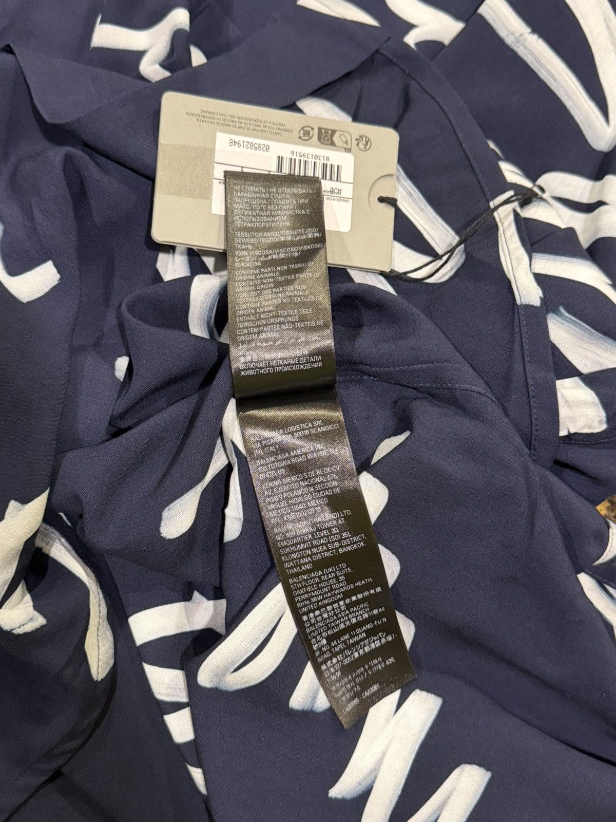 Balenciaga Balenciaga All Over Cursive Script Logo Minimal Navy Shirt Size US XL / EU 56 / 4 - 15 Thumbnail