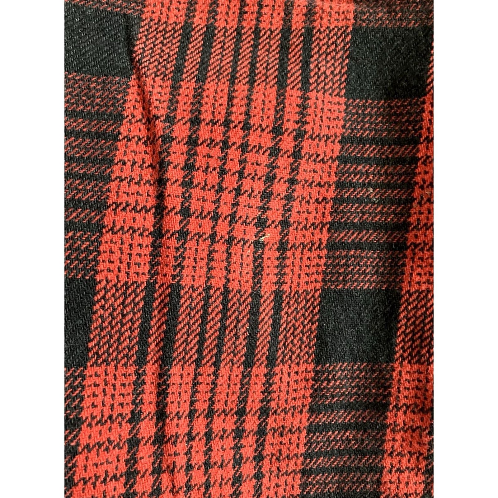 Duluth Trading Company Duluth Button-Down Shirt Men’s Medium Flannel Red Black Plaid Long Sleeve Button-Up Casual Fall Winter Relaxed Cotton Size US M / EU 48-50 / 2 - 5 Thumbnail