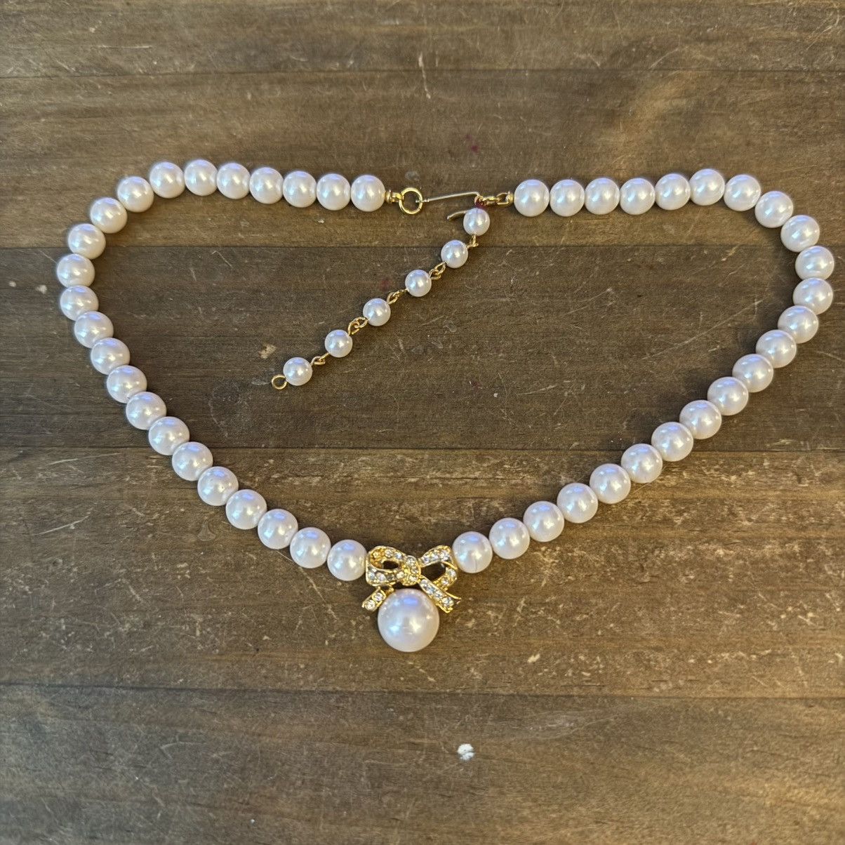 Vintage Vintage white pearl rhinestone bow pendant necklace Size ONE SIZE - 2 Thumbnail