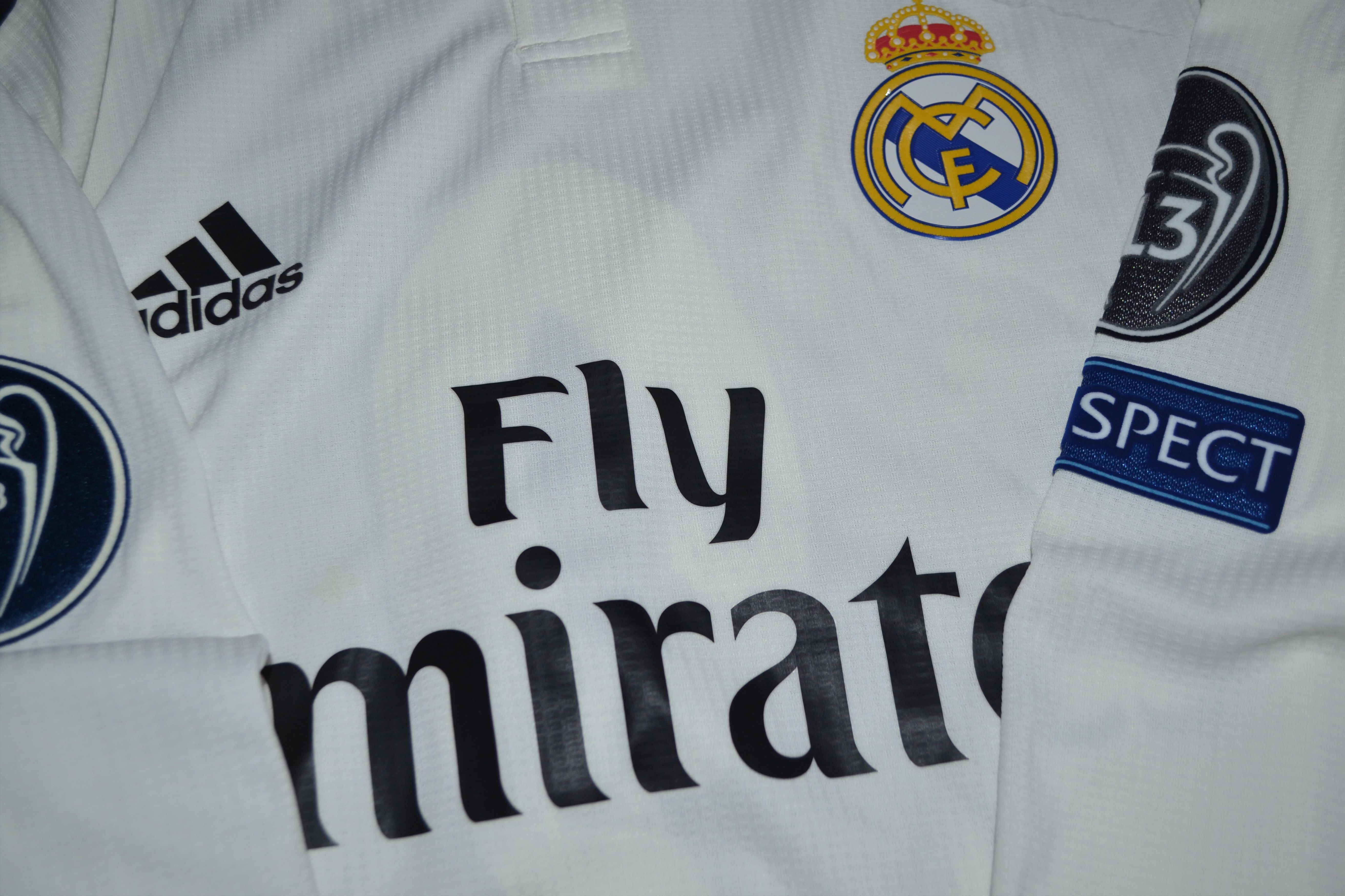 Adidas AUTHENTIC Real Madrid Home Kit 2018 2019 Soccer Jersey Size US M / EU 48-50 / 2 - 5 Thumbnail