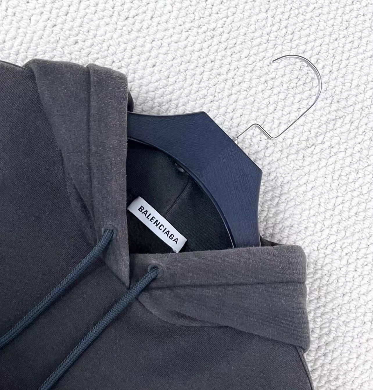 Balenciaga Balenciaga Deep Brown Small Logo Oversize Hoodie XS Size US XS / EU 42 / 0 - 3 Thumbnail