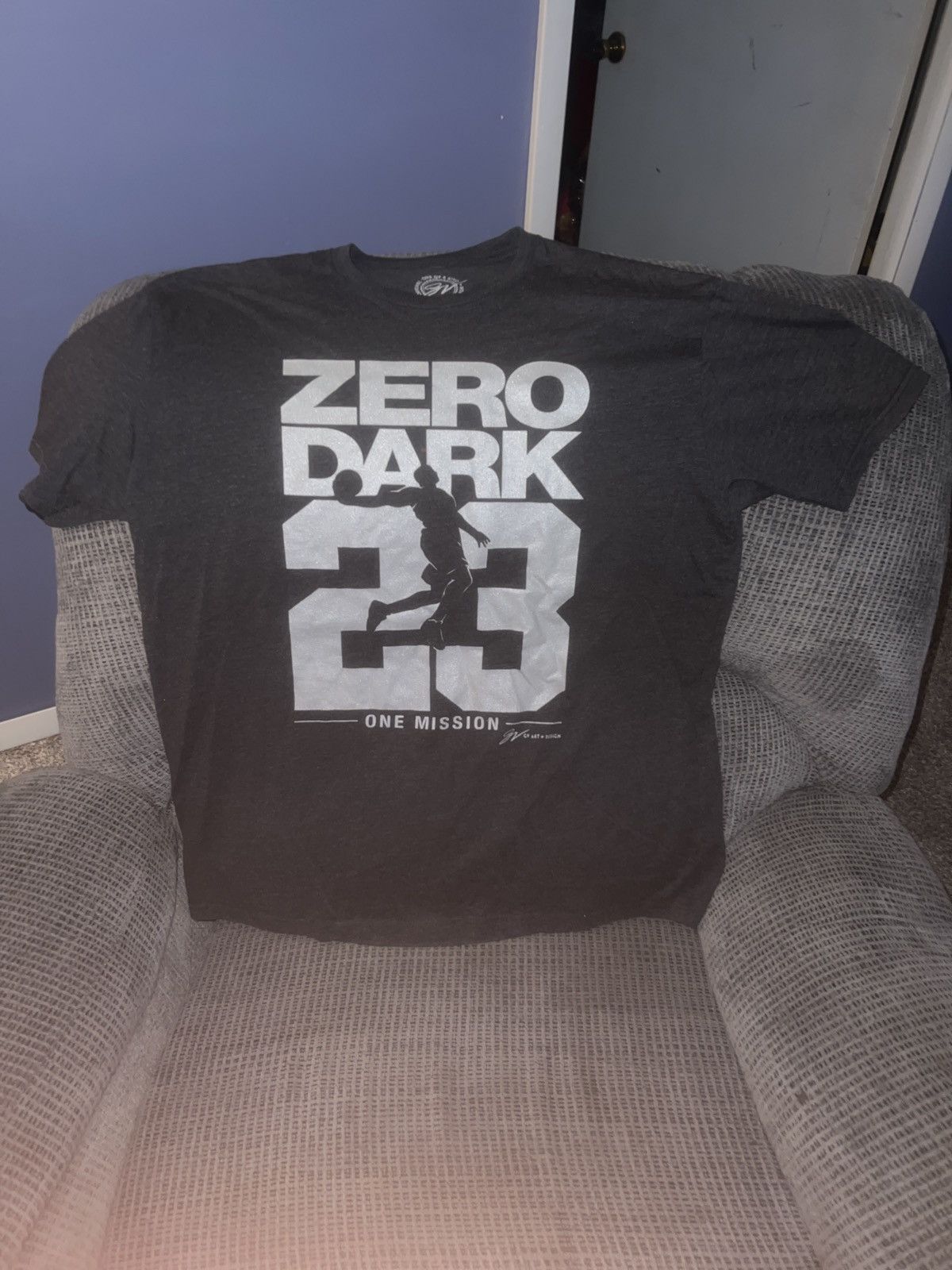 Hypebeast GV Art + Design Zero Dark 23 One Mission Tee Size US XXL / EU 58 / 5 - 1 Thumbnail