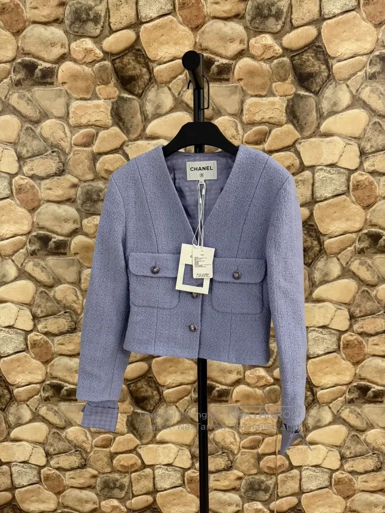 Chanel Chanel 24A purple double pocket V-neck tweed jacket Size XXS / US 00 / IT 34 - 1 Thumbnail