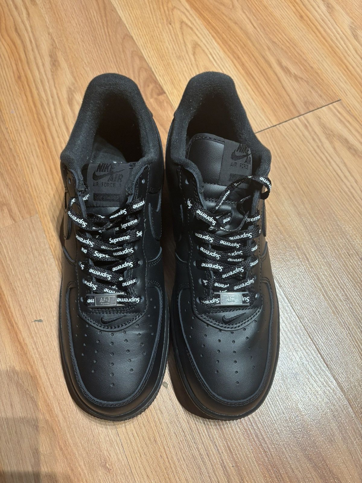 Supreme “Black” airforces