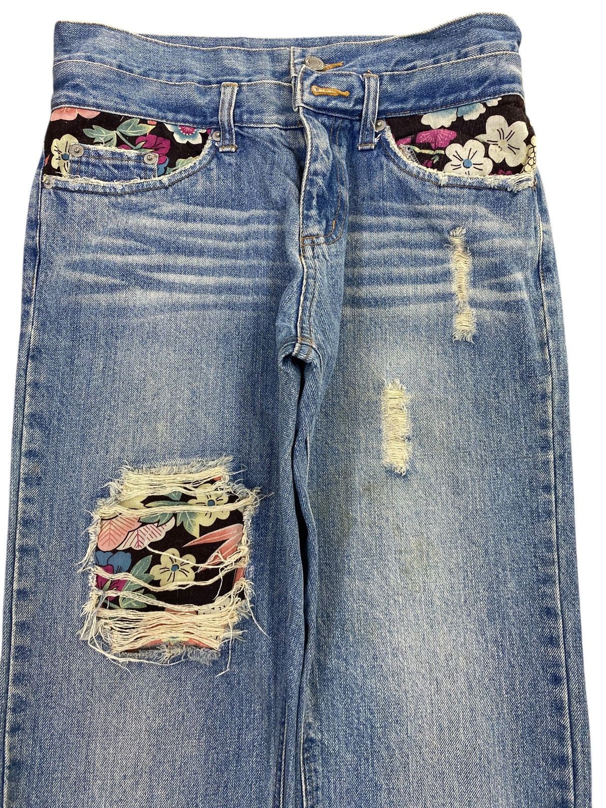 Japanese Brand Japanese Brand Distressed Style Flower Patch Skinny Jeans Size US 28 / EU 44 - 2 Thumbnail