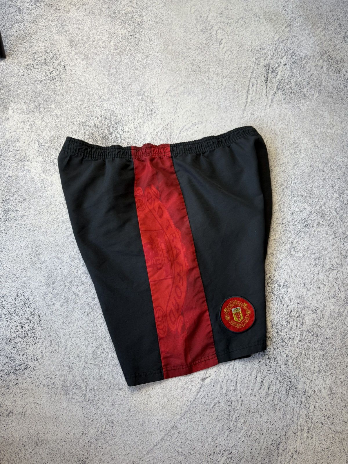 Umbro MANCHESTER UNITED 1996 FOOTBALL SOCCER SHORTS HOME UMBRO Size US 34 / EU 50 - 13 Thumbnail