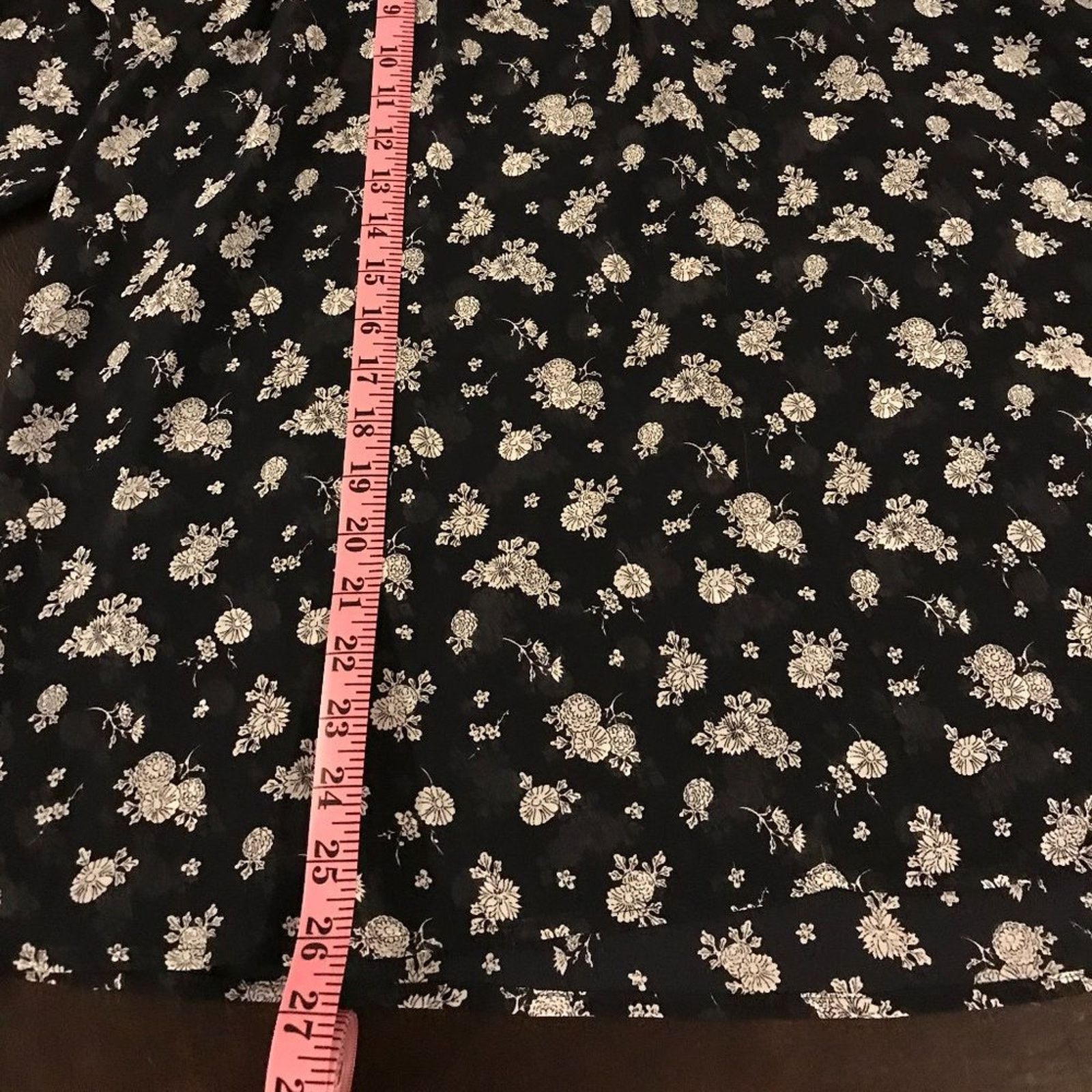 Vince Vince Calico Black and White Floral Print Silk Blouse Size S / US 4 / IT 40 - 5 Thumbnail